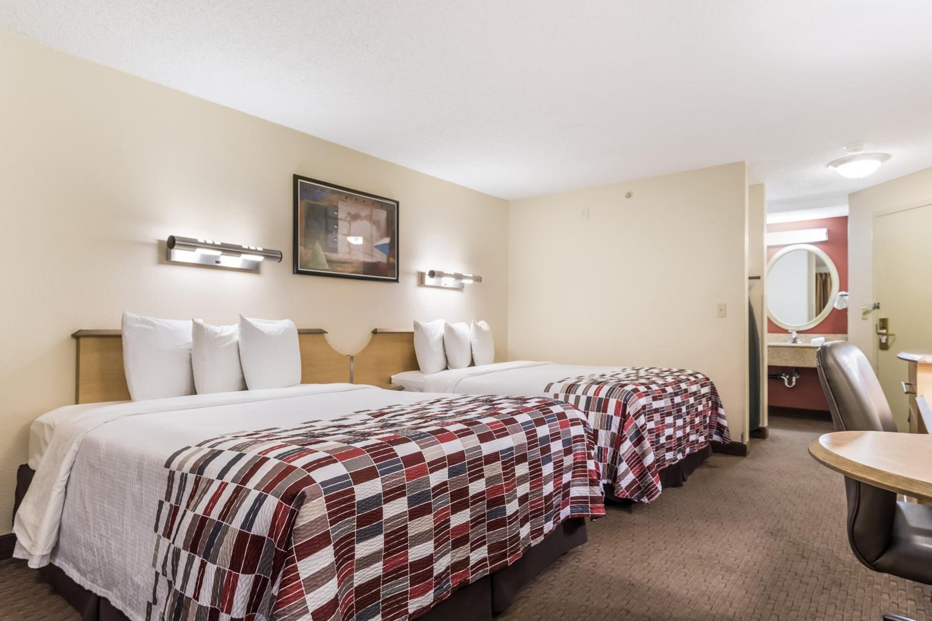 Standard Room with Two Double Beds Smoke Free - Photo 4