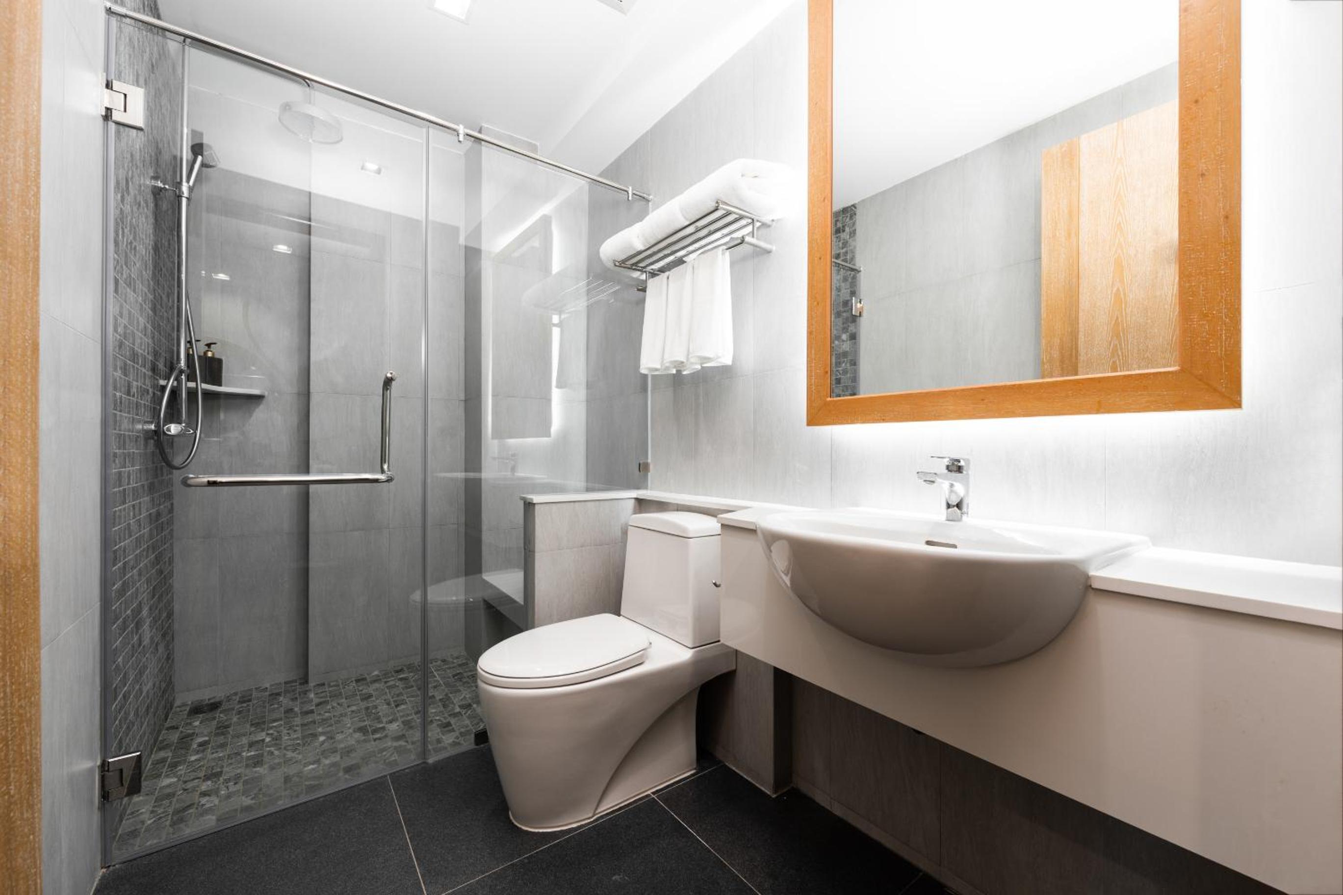 Deluxe Twin Room with Pool Access - Photo 5