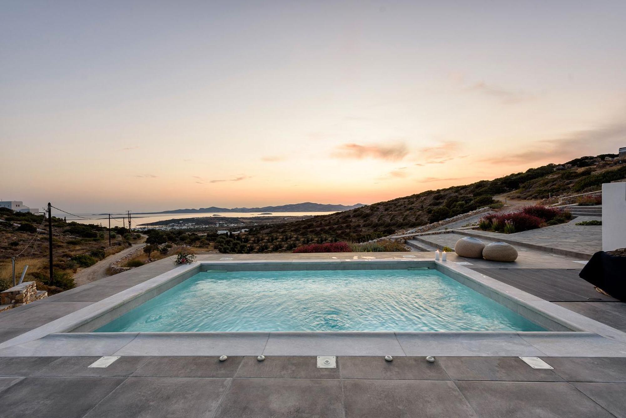 Villa photo 2