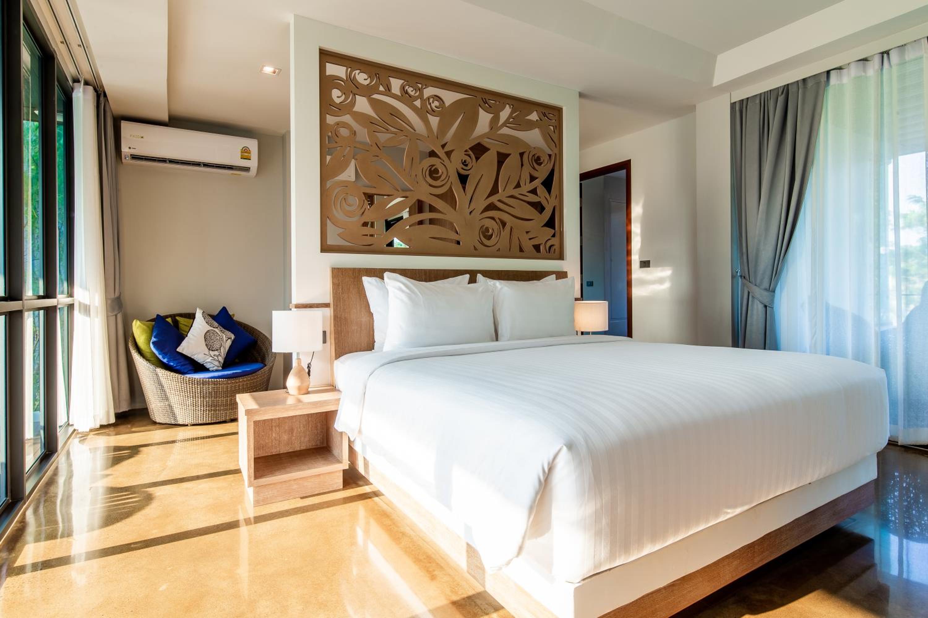 One-Bedroom Suite - Photo 1