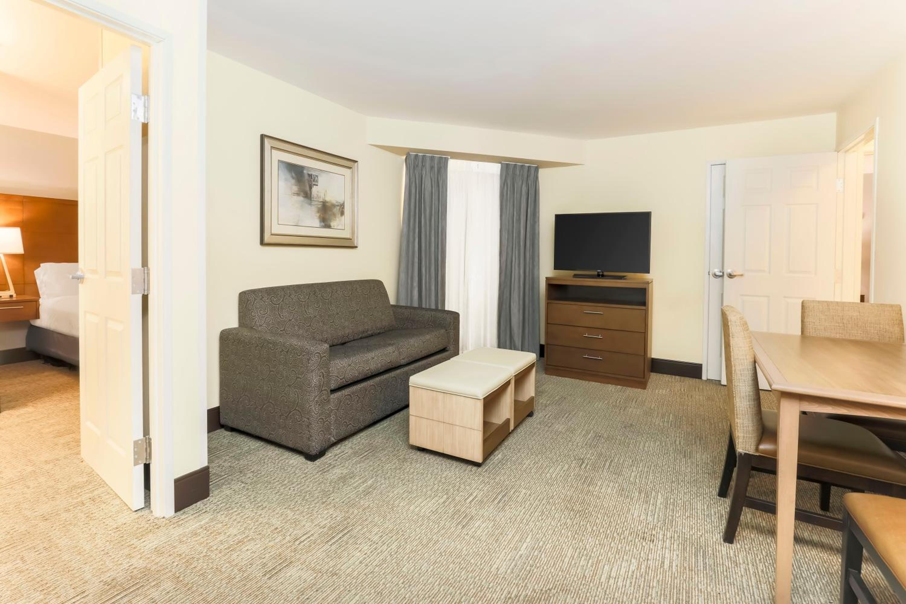 Two-Bedroom Suite with Bath Tub - Disability Access/Non-Smoking - Photo 7
