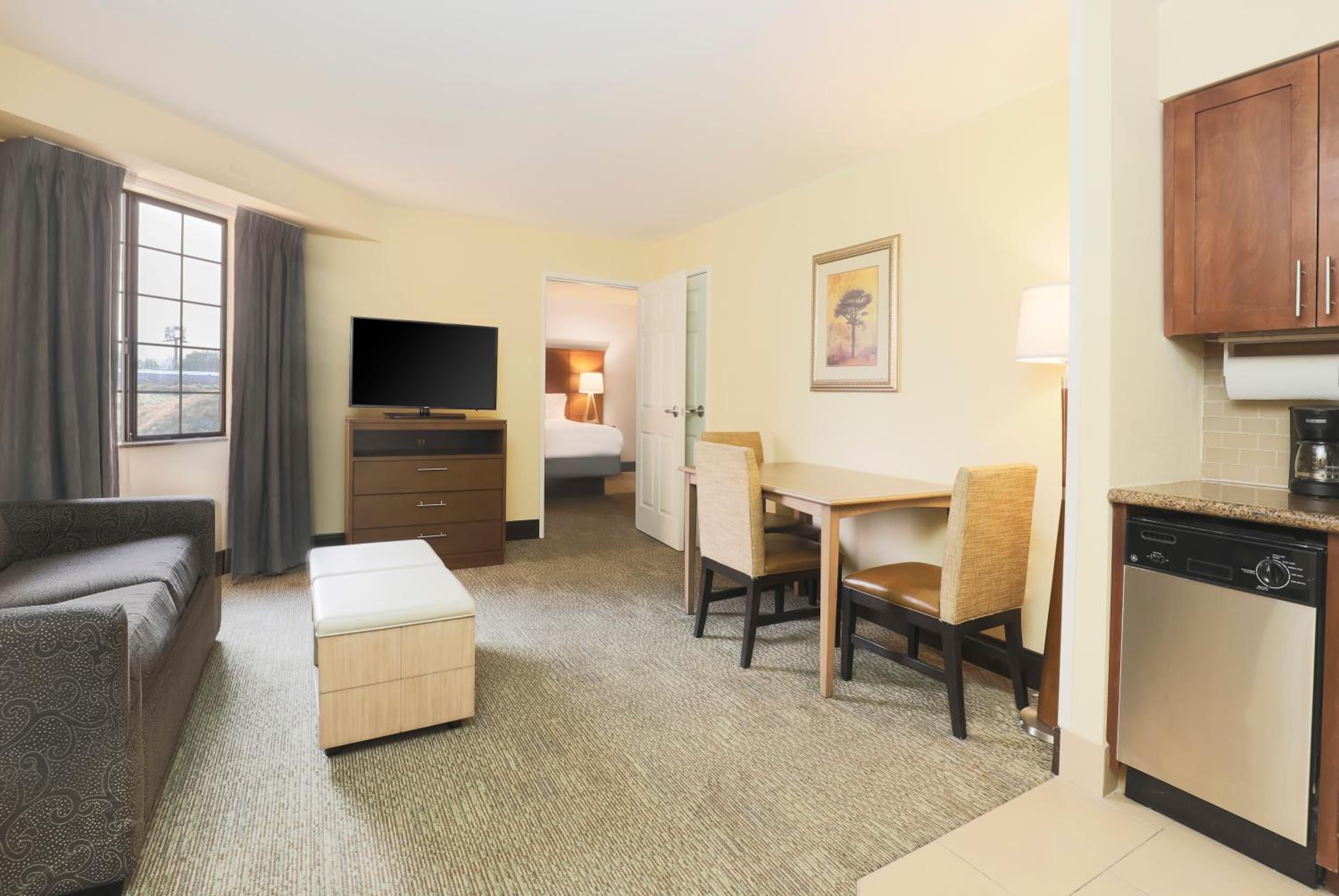 Two-Bedroom Suite with Bath Tub - Disability Access/Non-Smoking - Photo 5