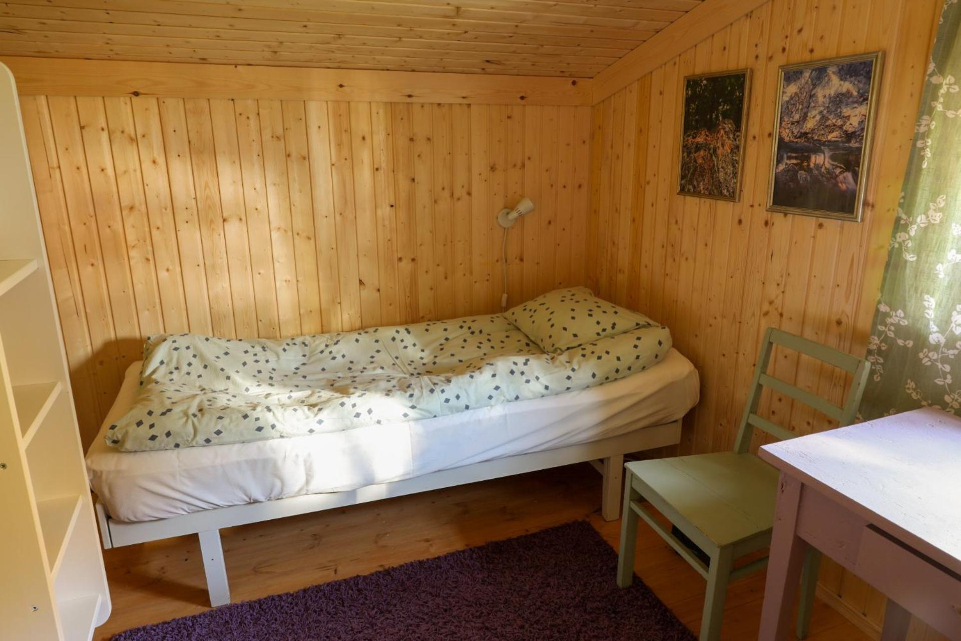 Economy Triple Room photo 2