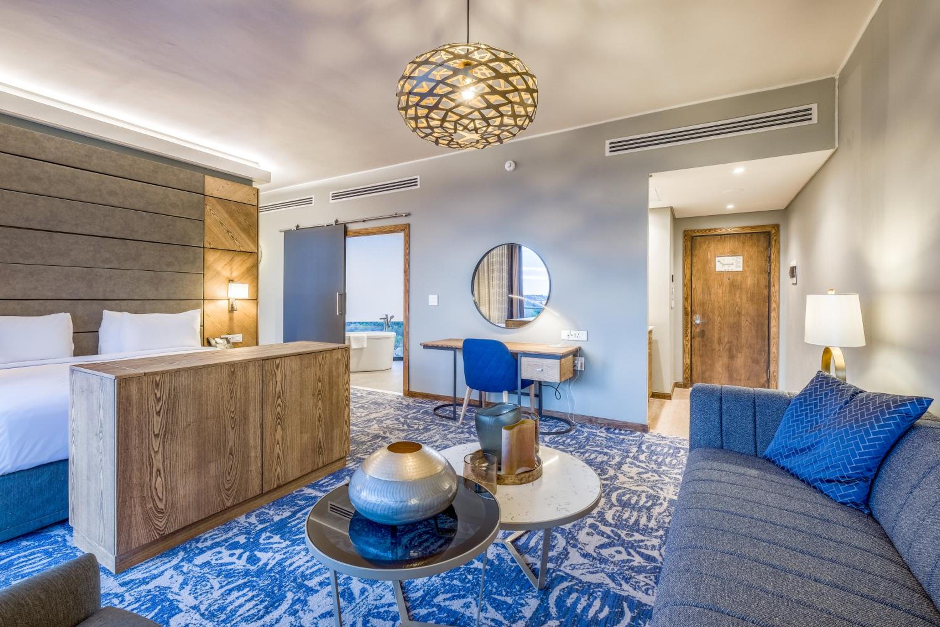 One-Bedroom Junior Suite with Balcony