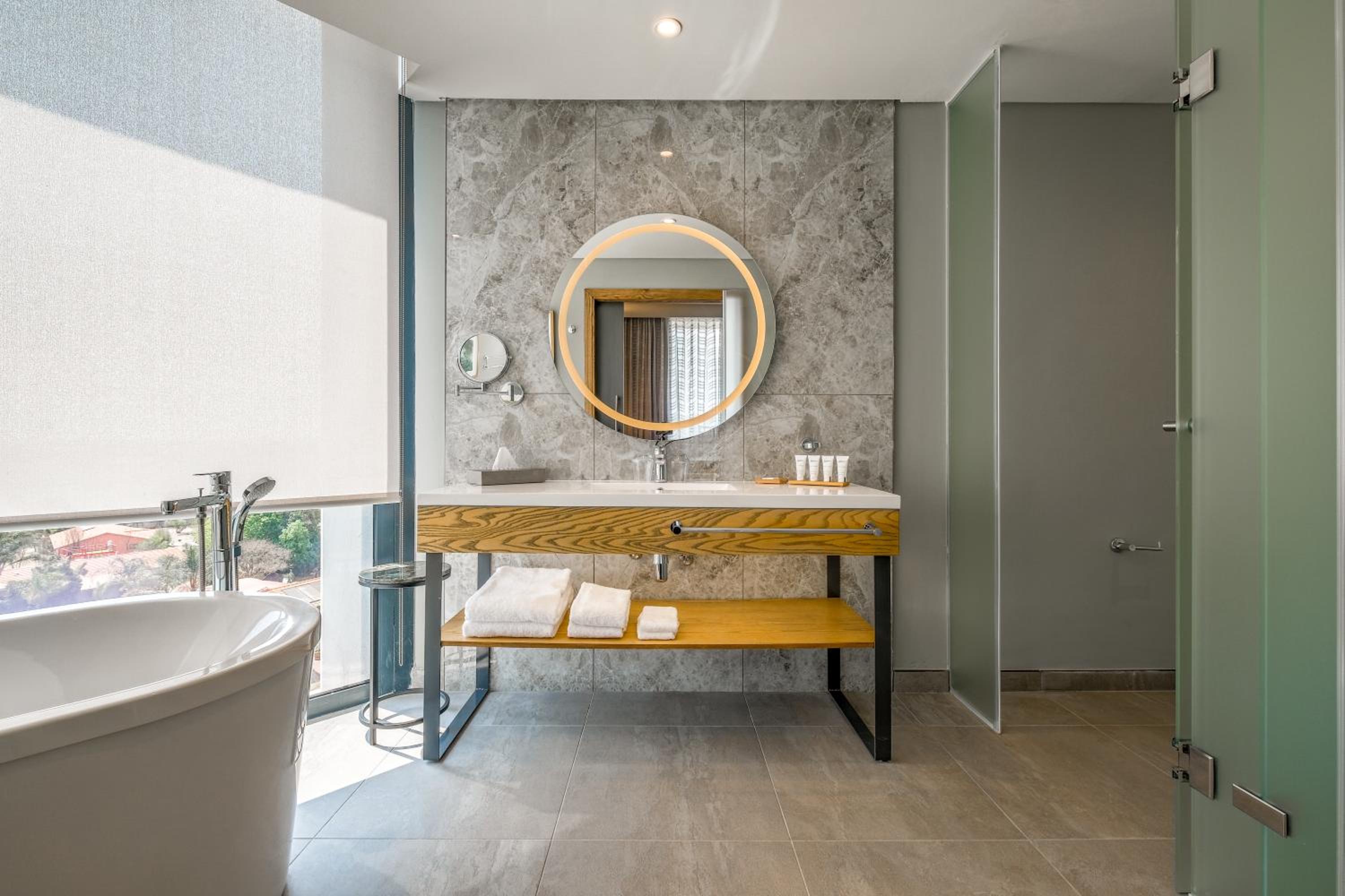 One-Bedroom Junior Suite with Balcony