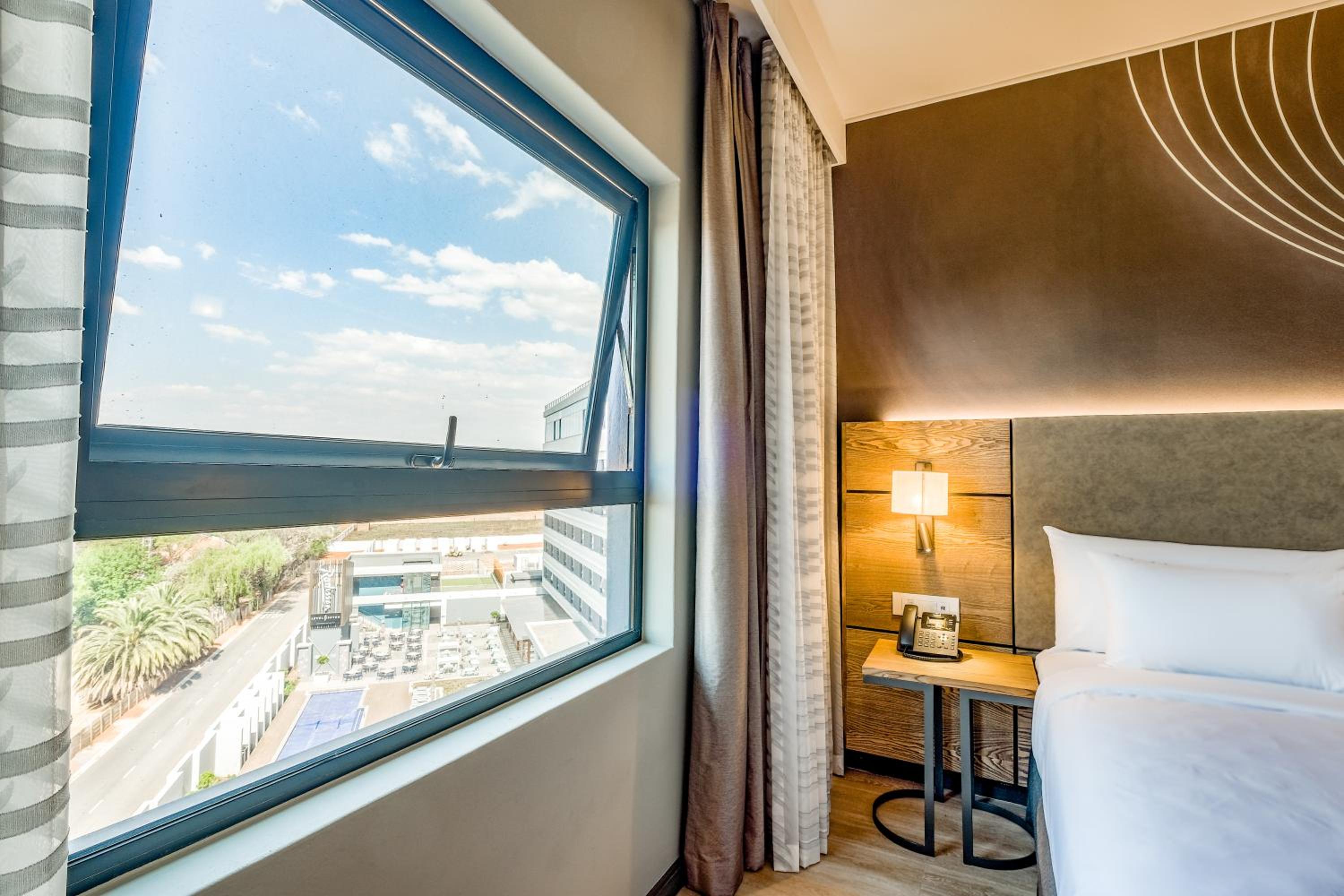 Standard Room with Pool View thumbnail 6