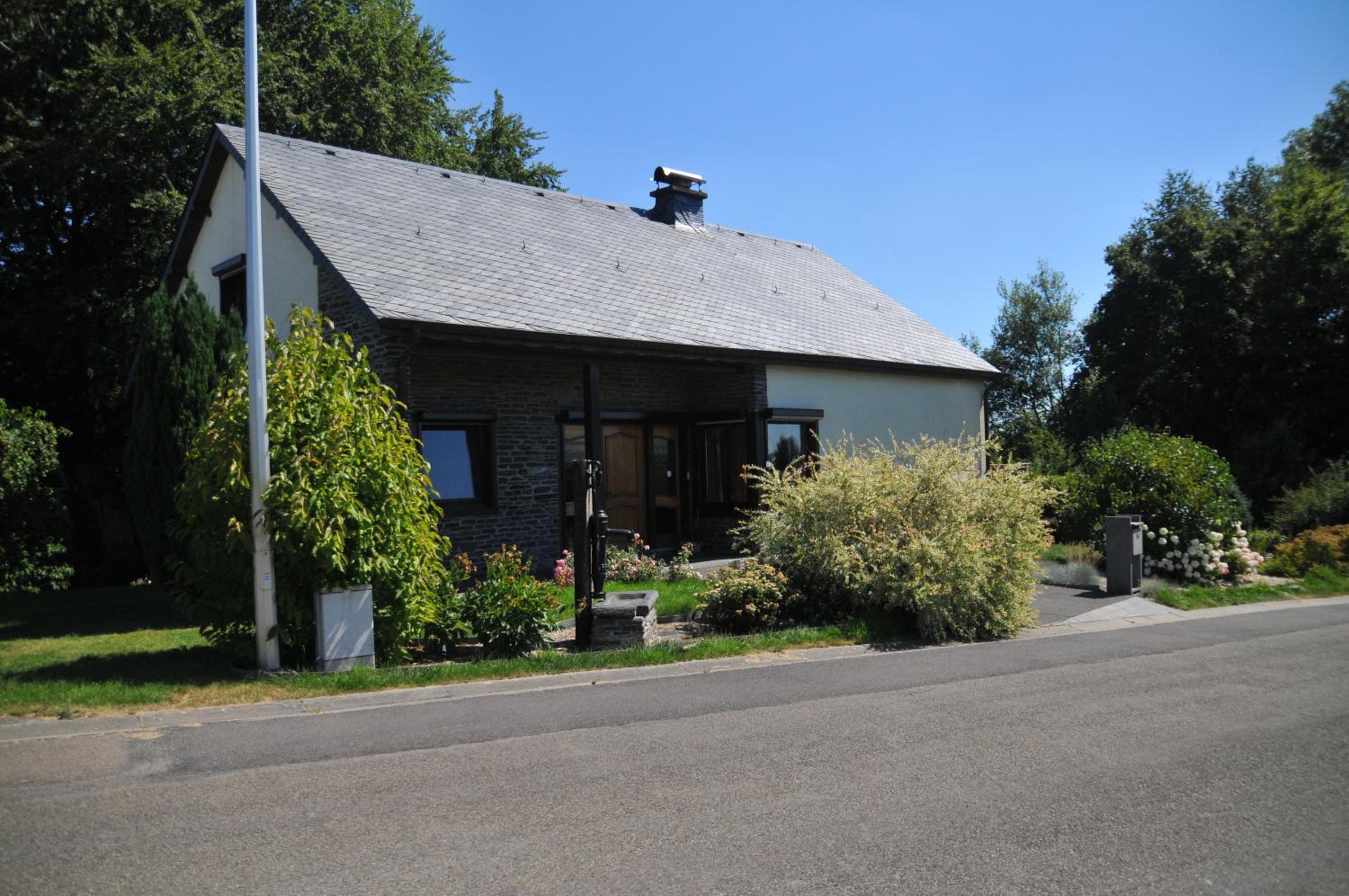 Five-Bedroom House photo 1