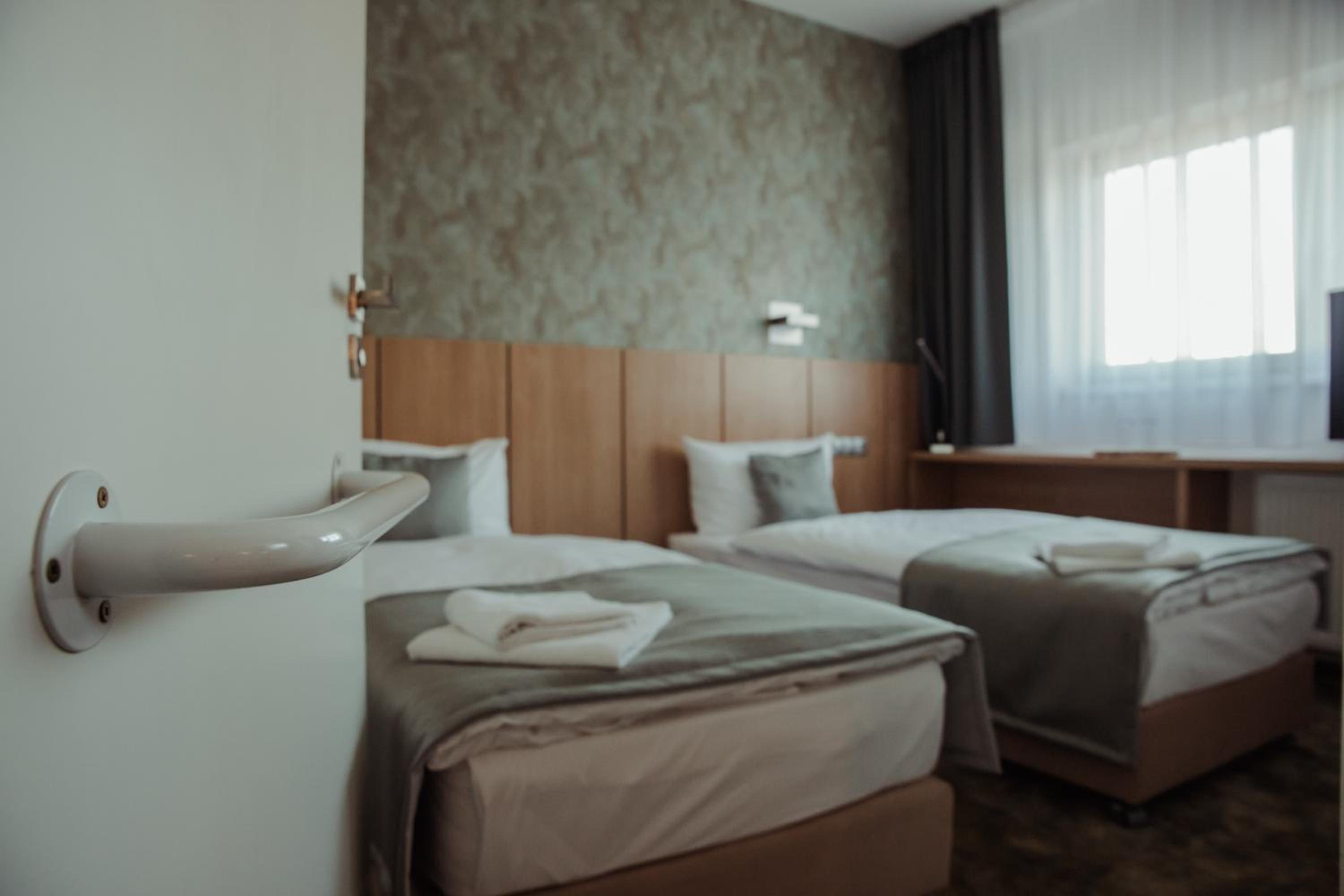 Quadruple Room - Disability Access - Photo 1