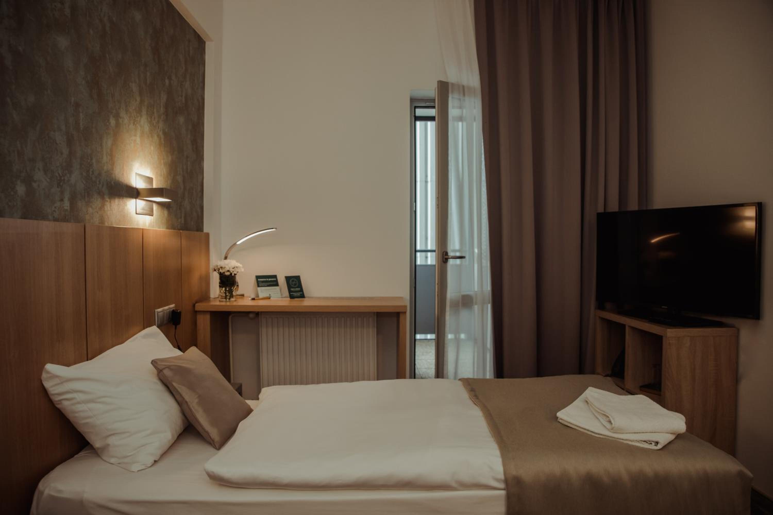 Standard Double or Twin Room with Balcony - Photo 1