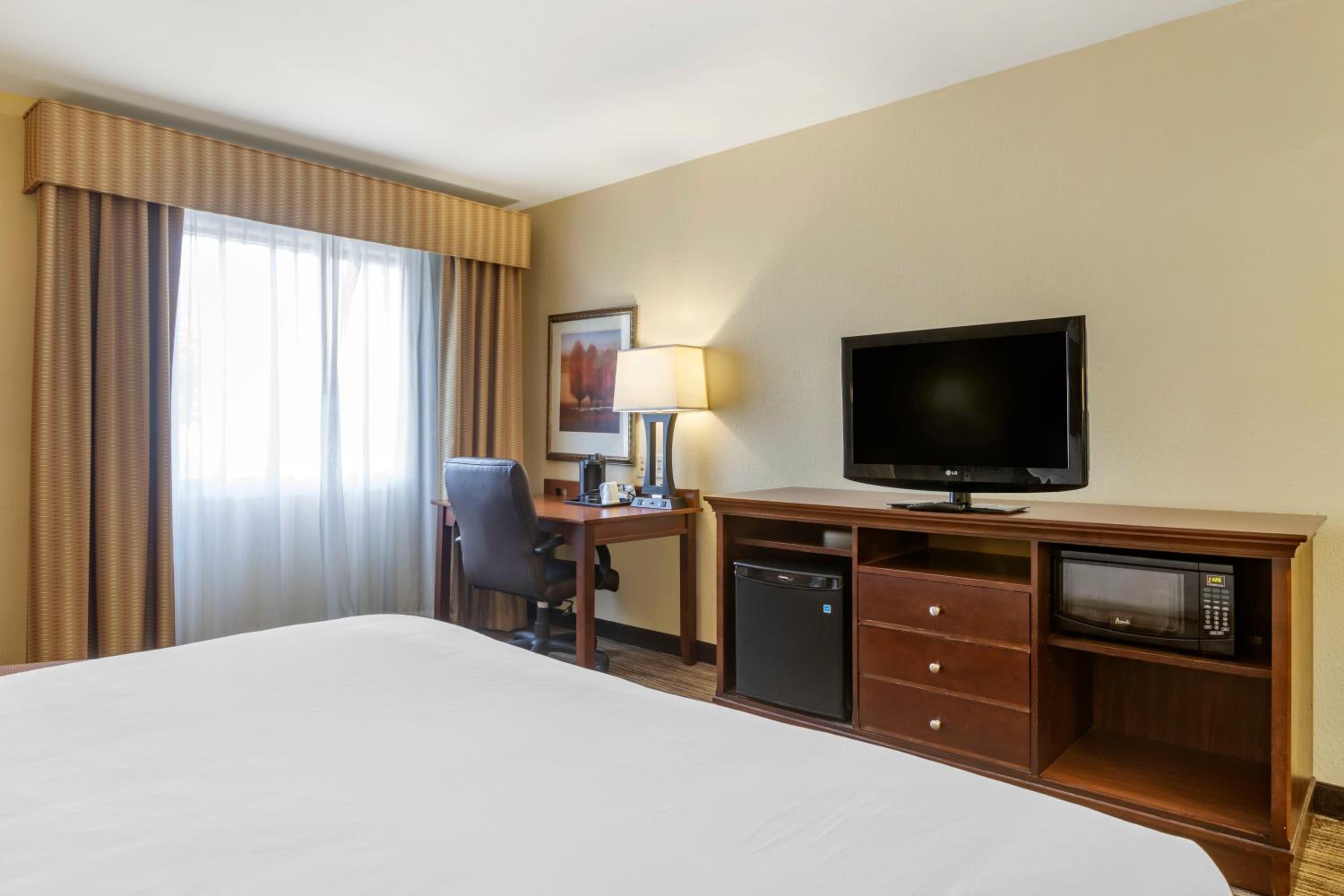 King Room - Non-Smoking - Photo 3