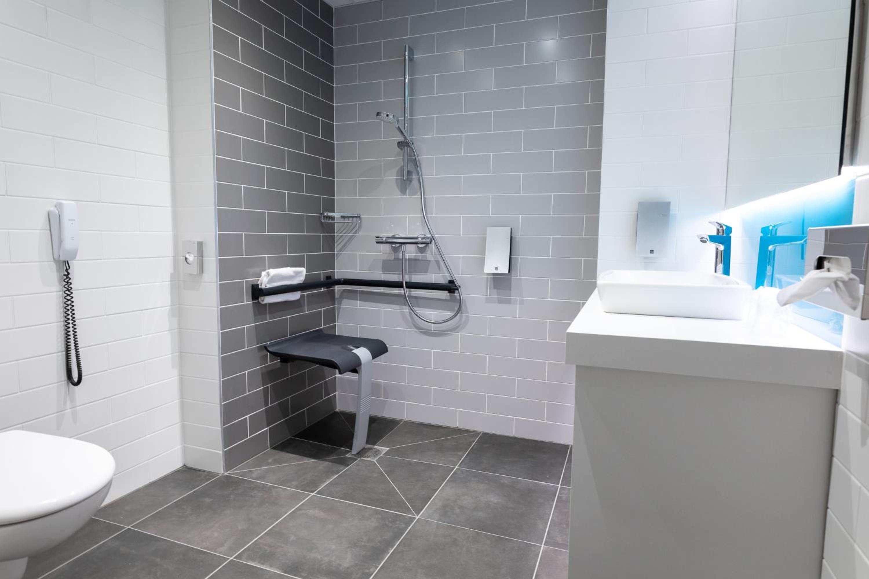 Standard Queen Room - Ground Floor/Mobility Access