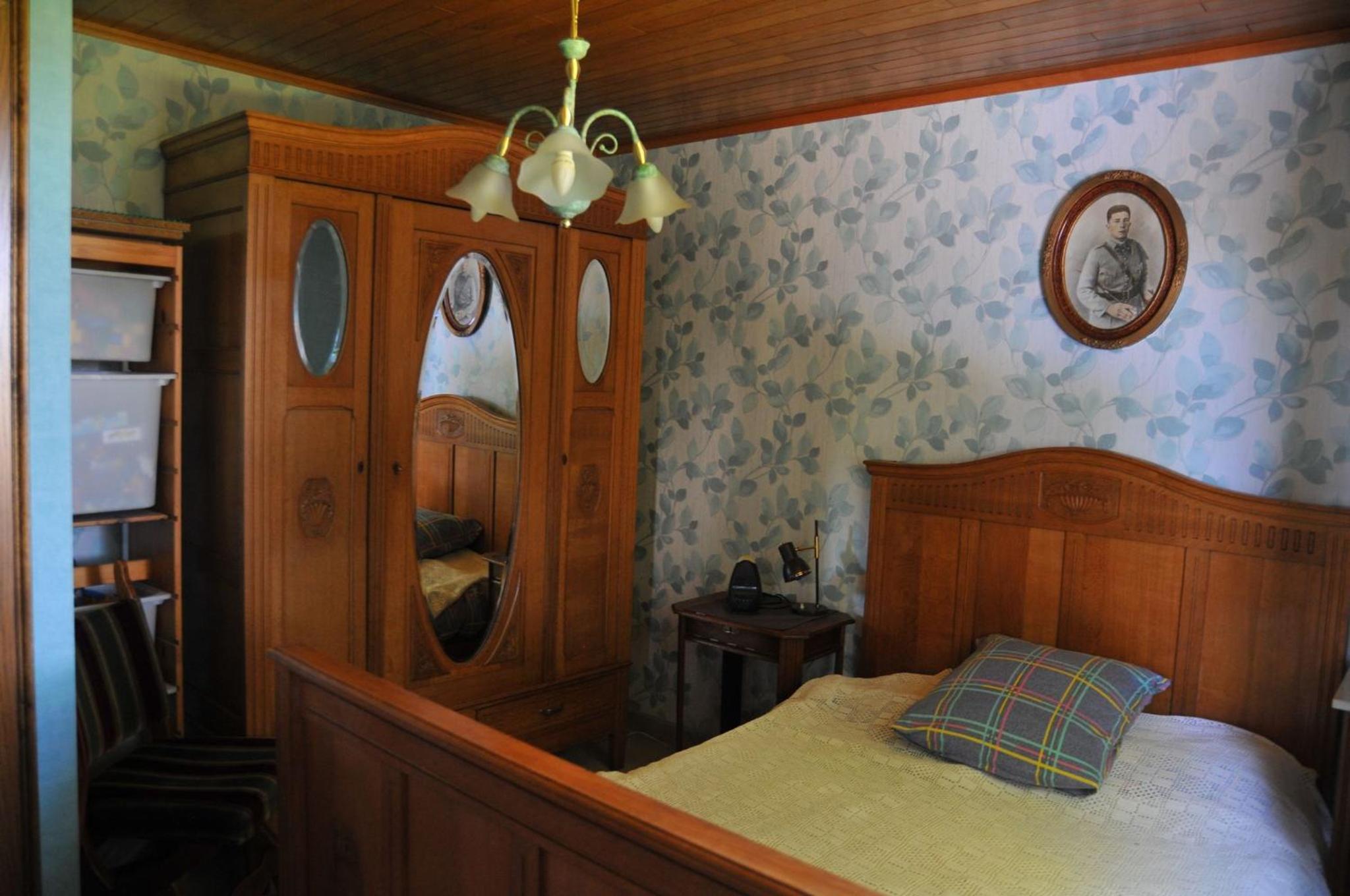 Five-Bedroom House photo 2