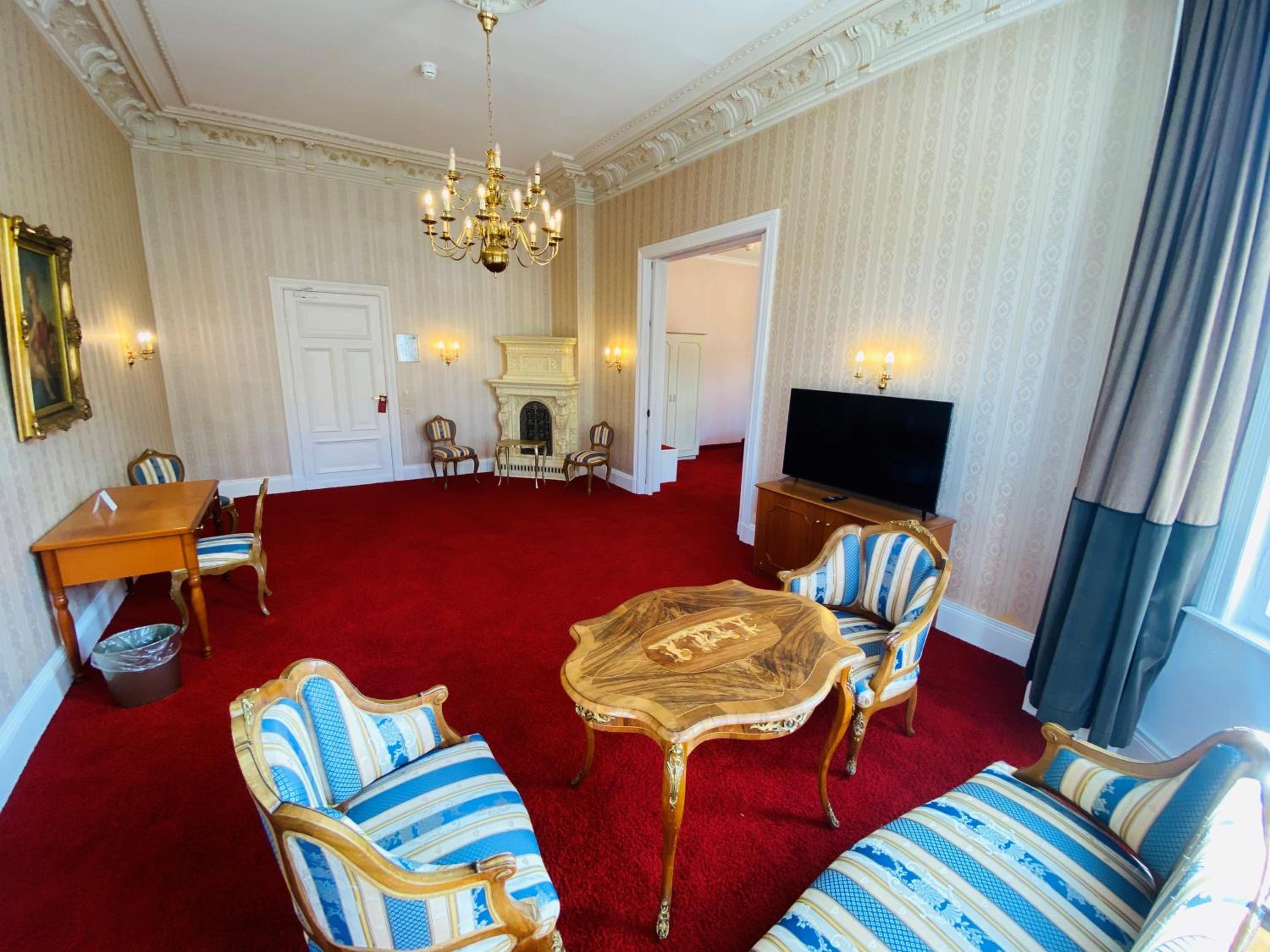 Deluxe Junior Suite - Photo 4