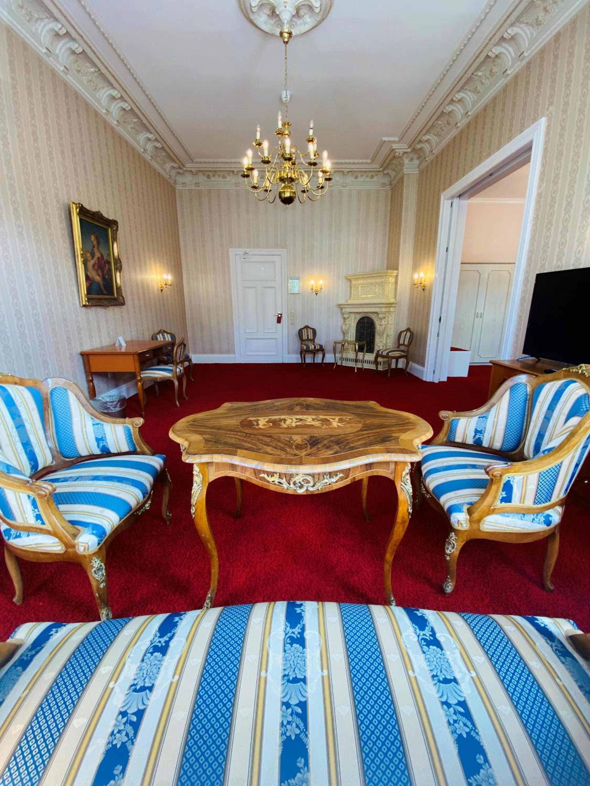 Deluxe Junior Suite - Photo 5
