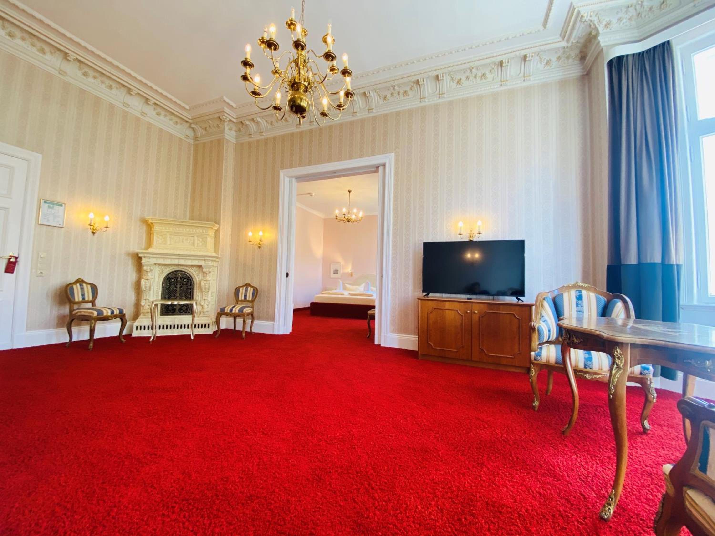 Deluxe Junior Suite - Photo 3