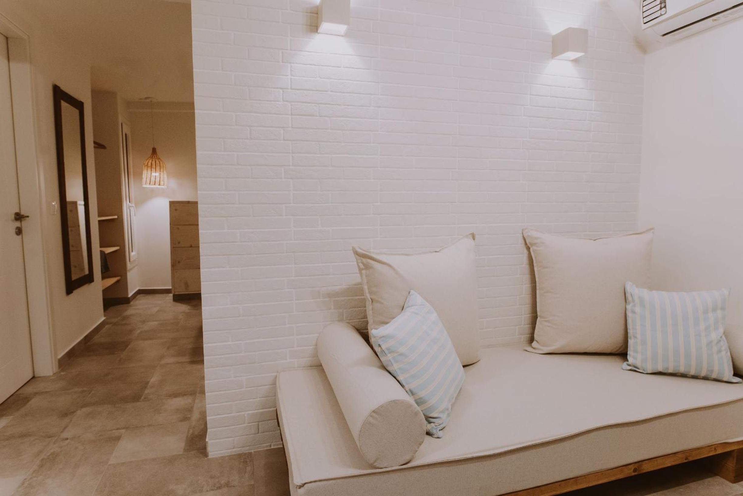 One-Bedroom Apartment - Basement photo 3