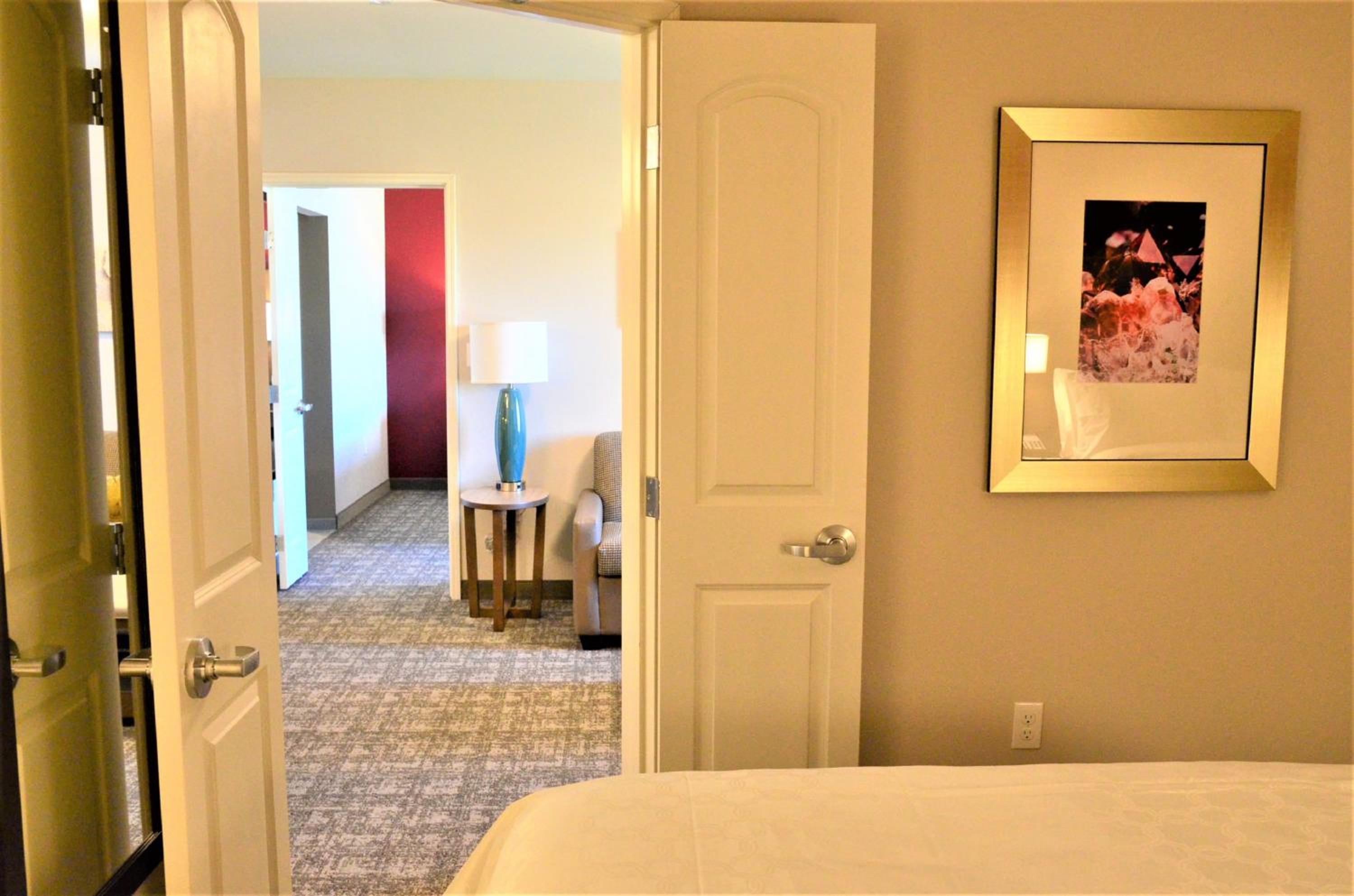 One-Bedroom King Suite - Photo 3