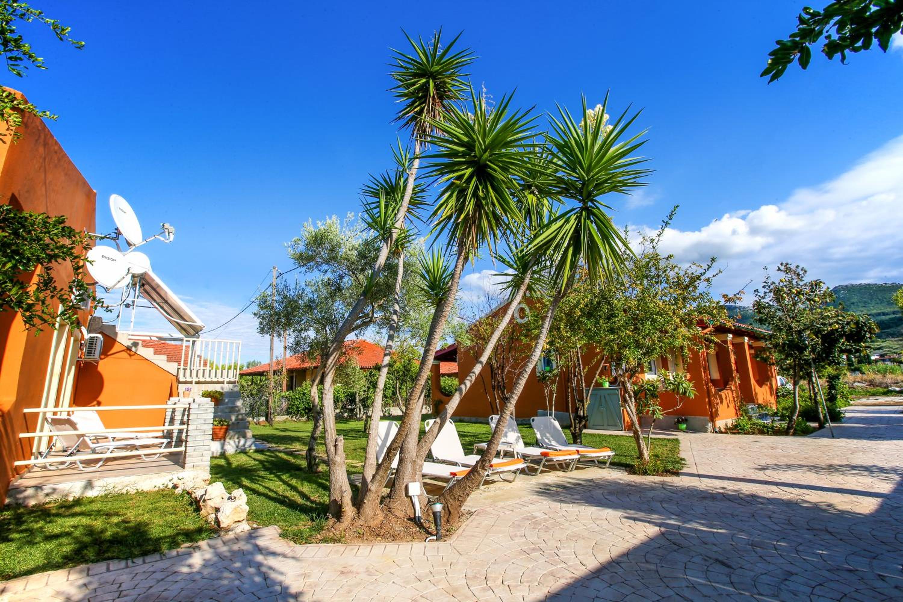 Villa with Garden View - Photo 11