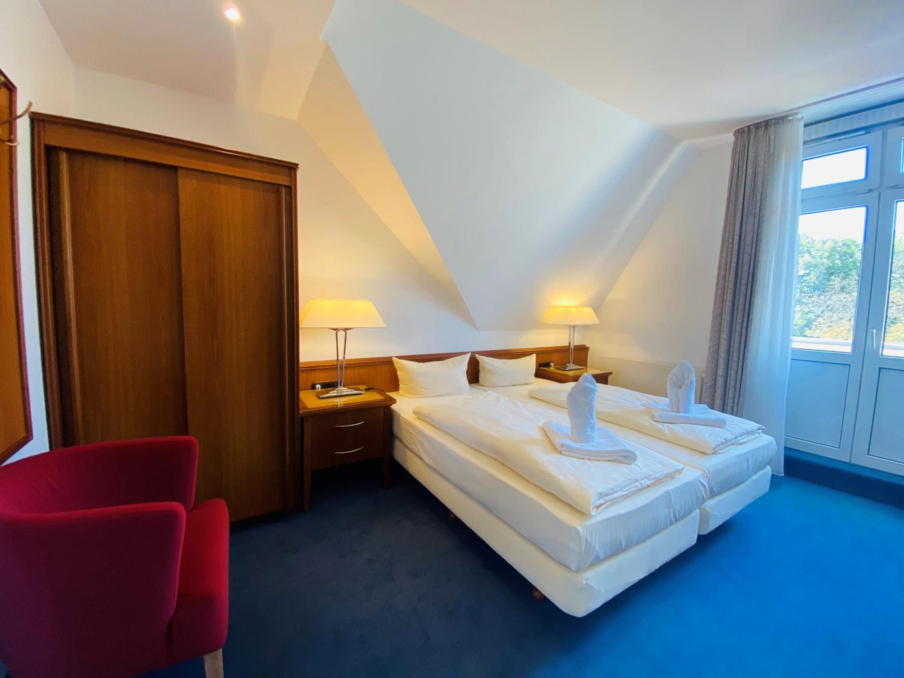 Standard Double Room - Photo 12