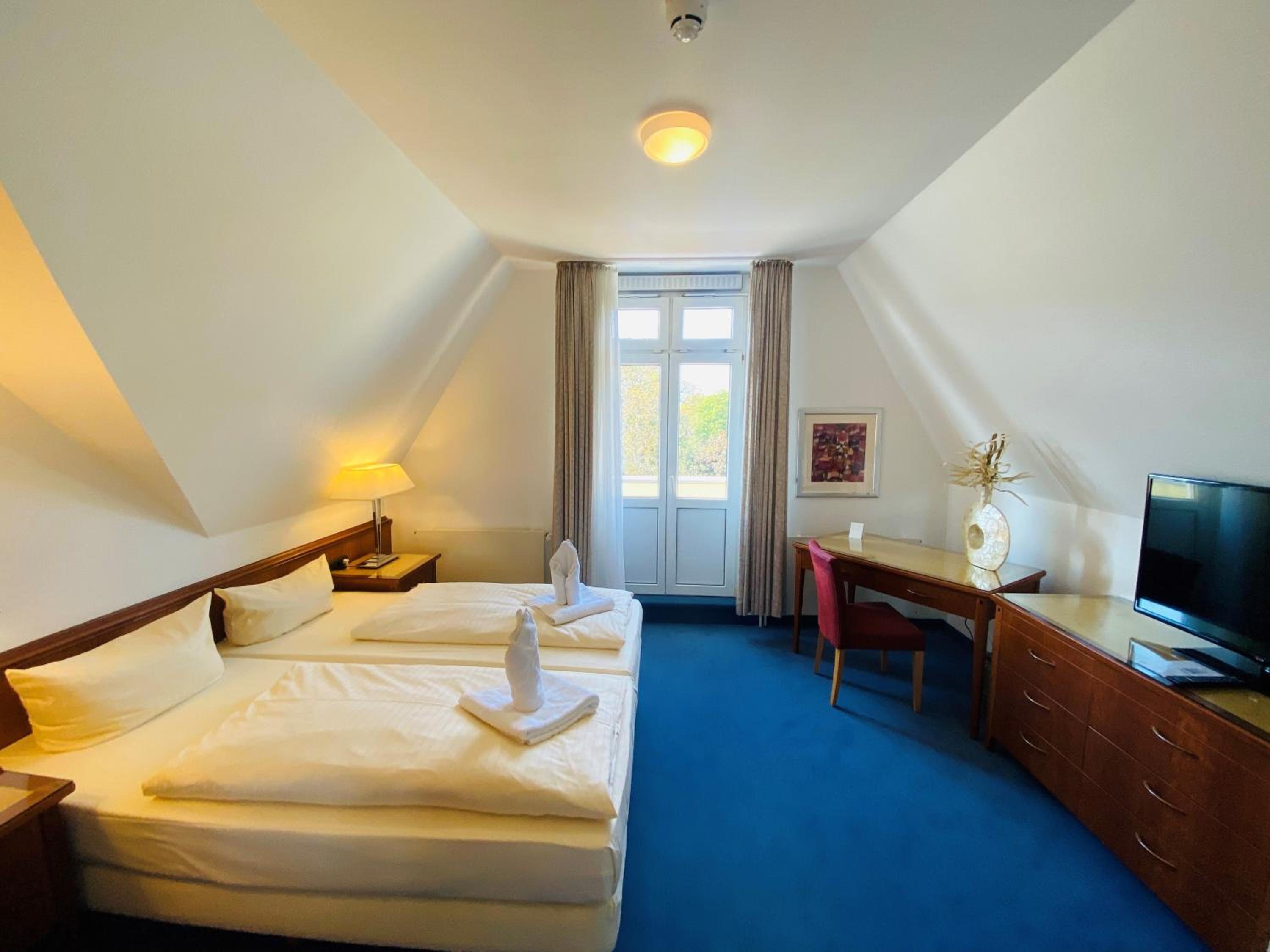 Standard Double Room - Photo 11