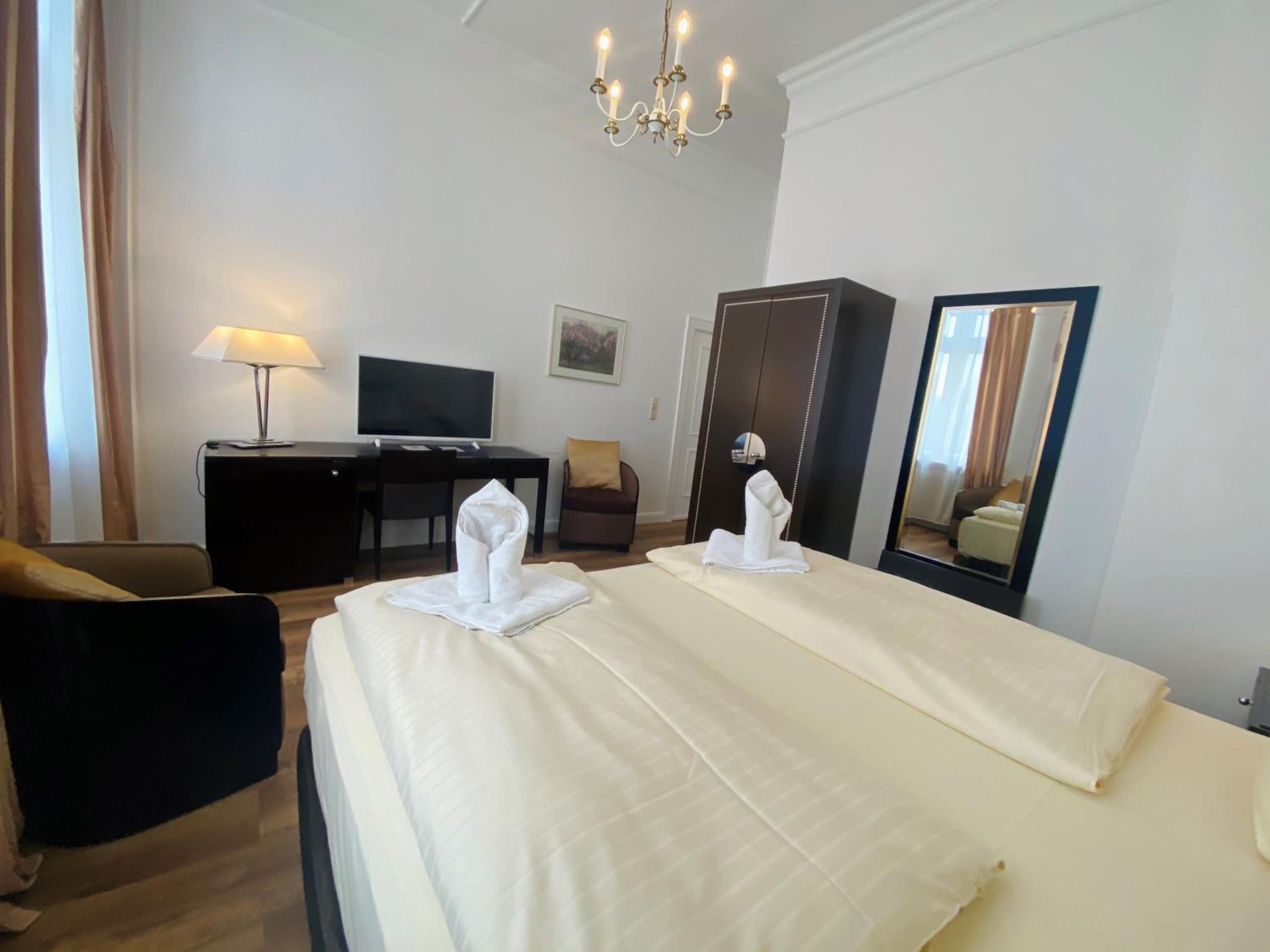 Standard Double Room - Photo 14