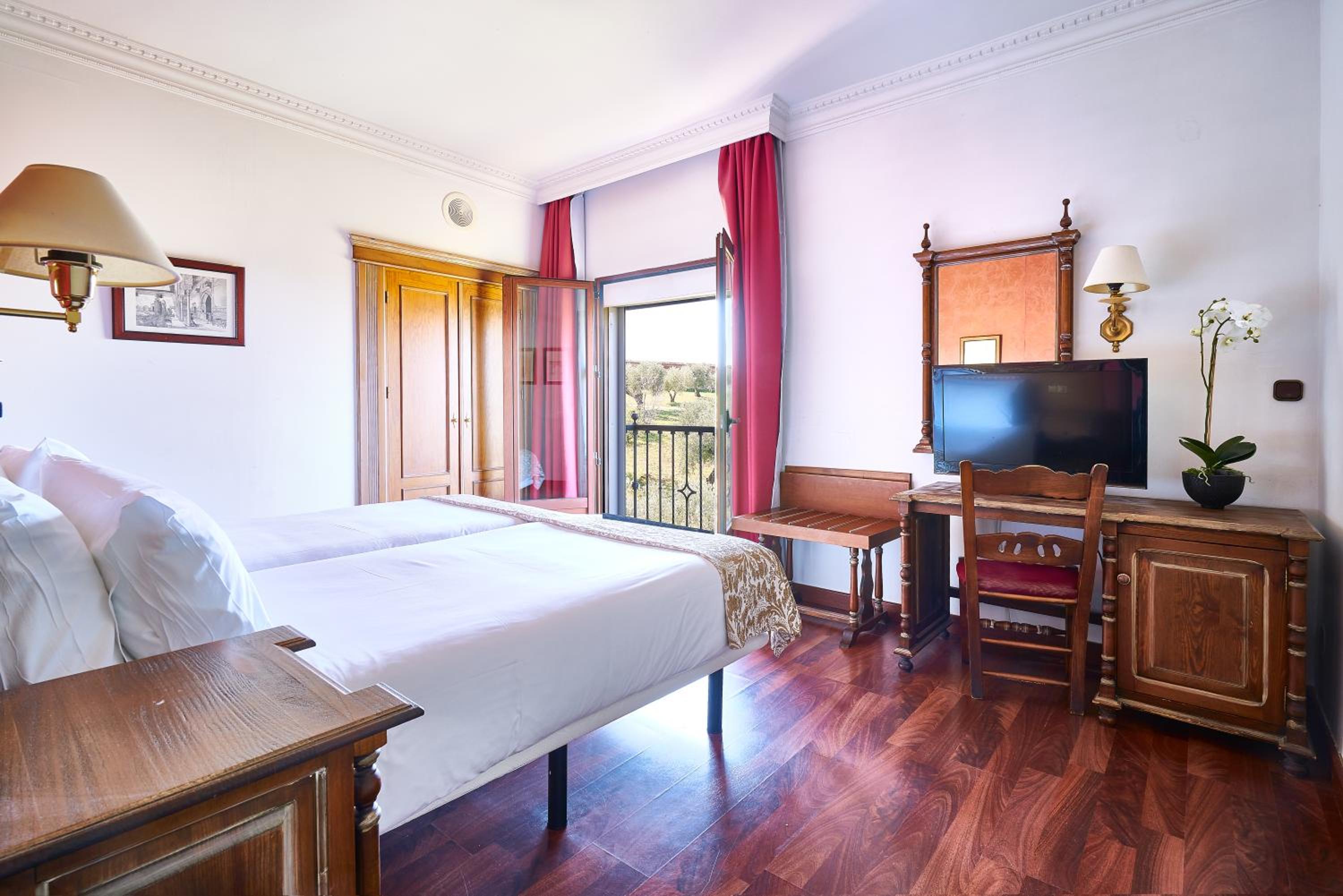 Double Room with One Double Bed and 2 Adults Occupancy (Non Smoking) photo 1