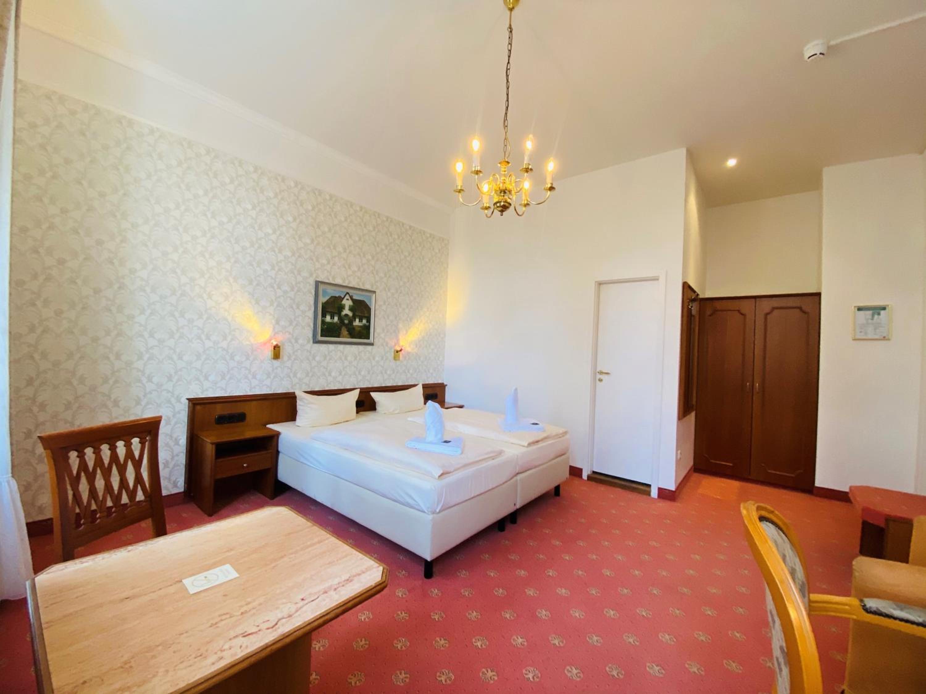 Double Room - Photo 10