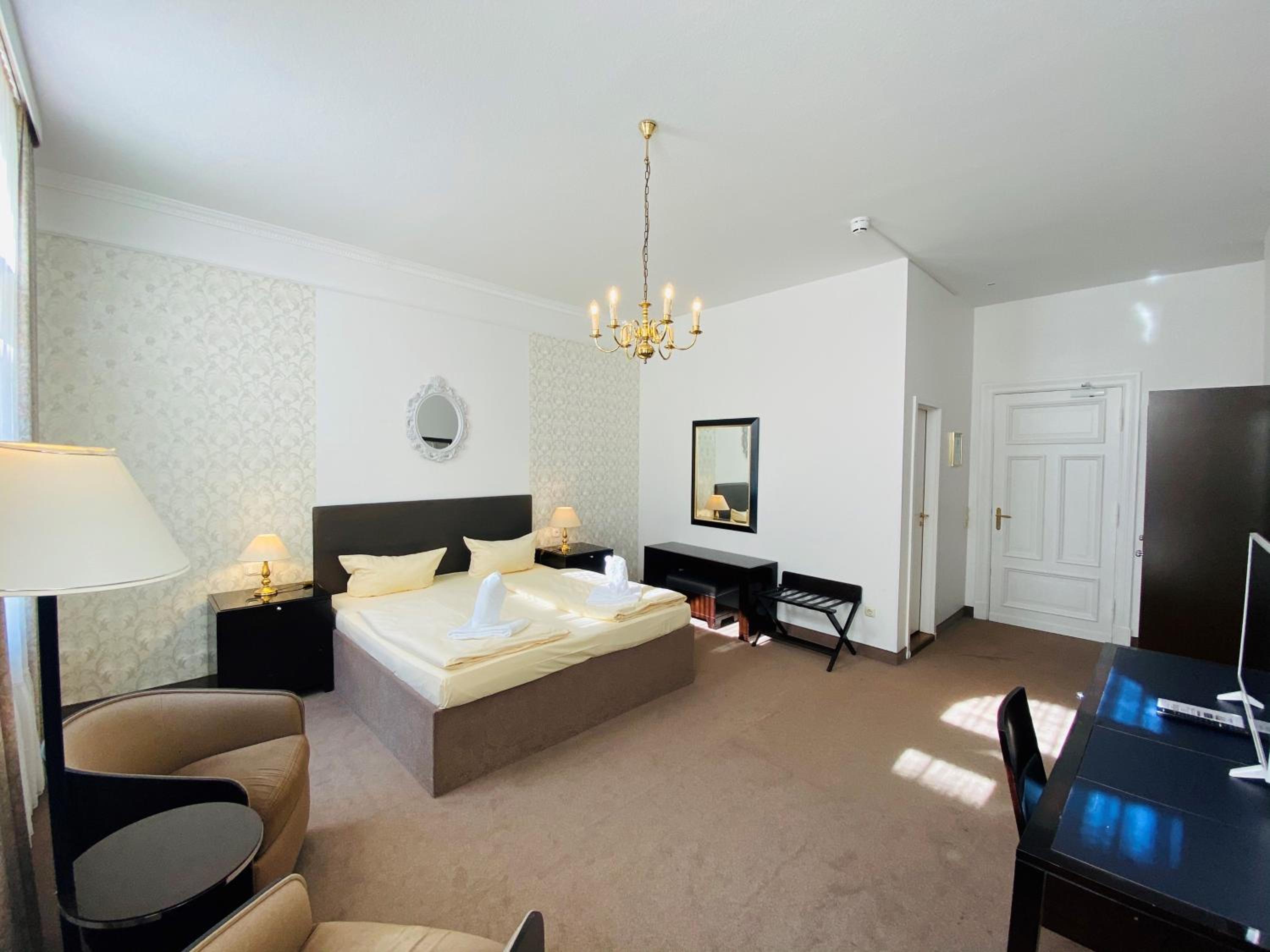 Double Room - Photo 8