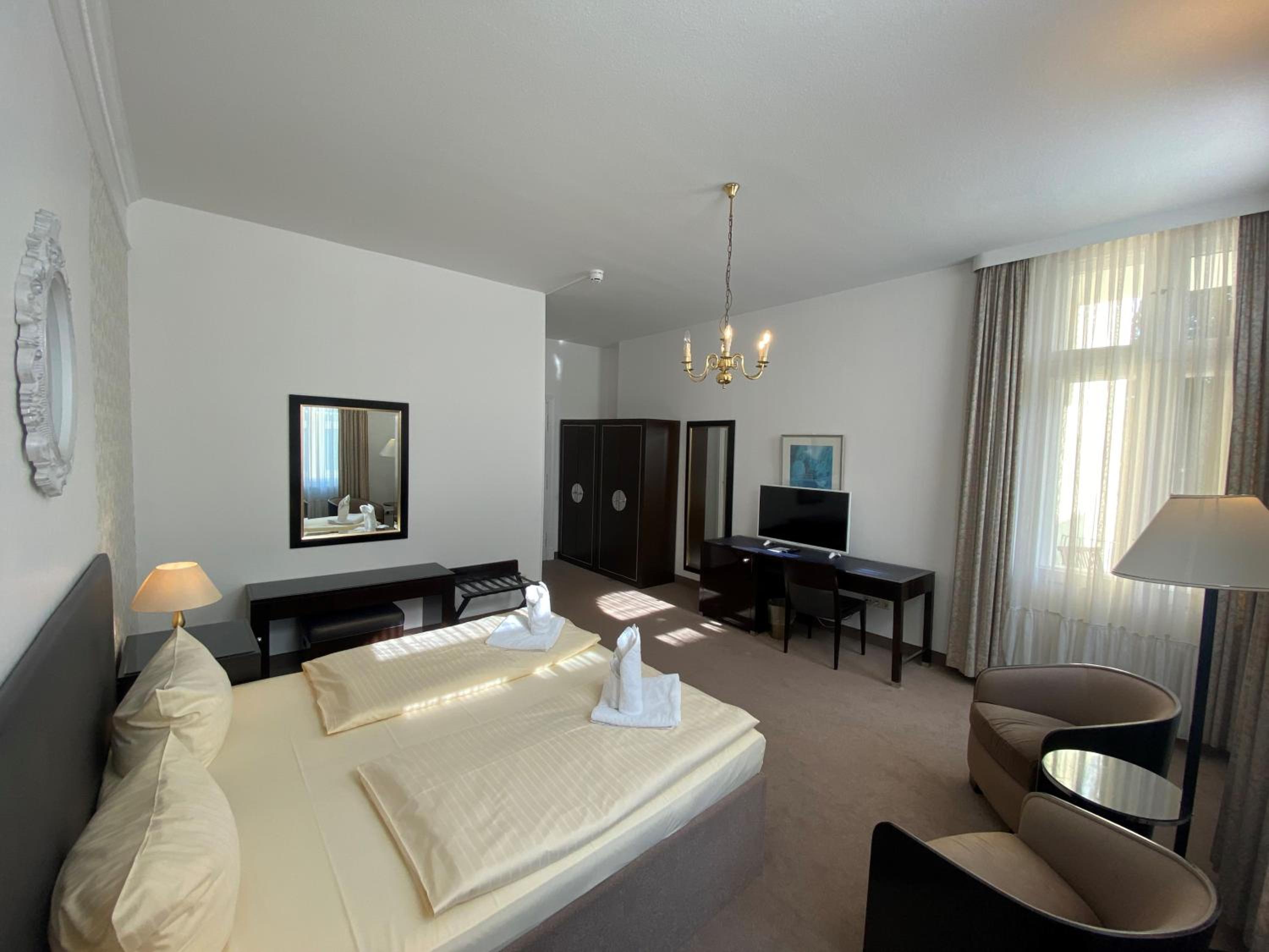 Double Room - Photo 7