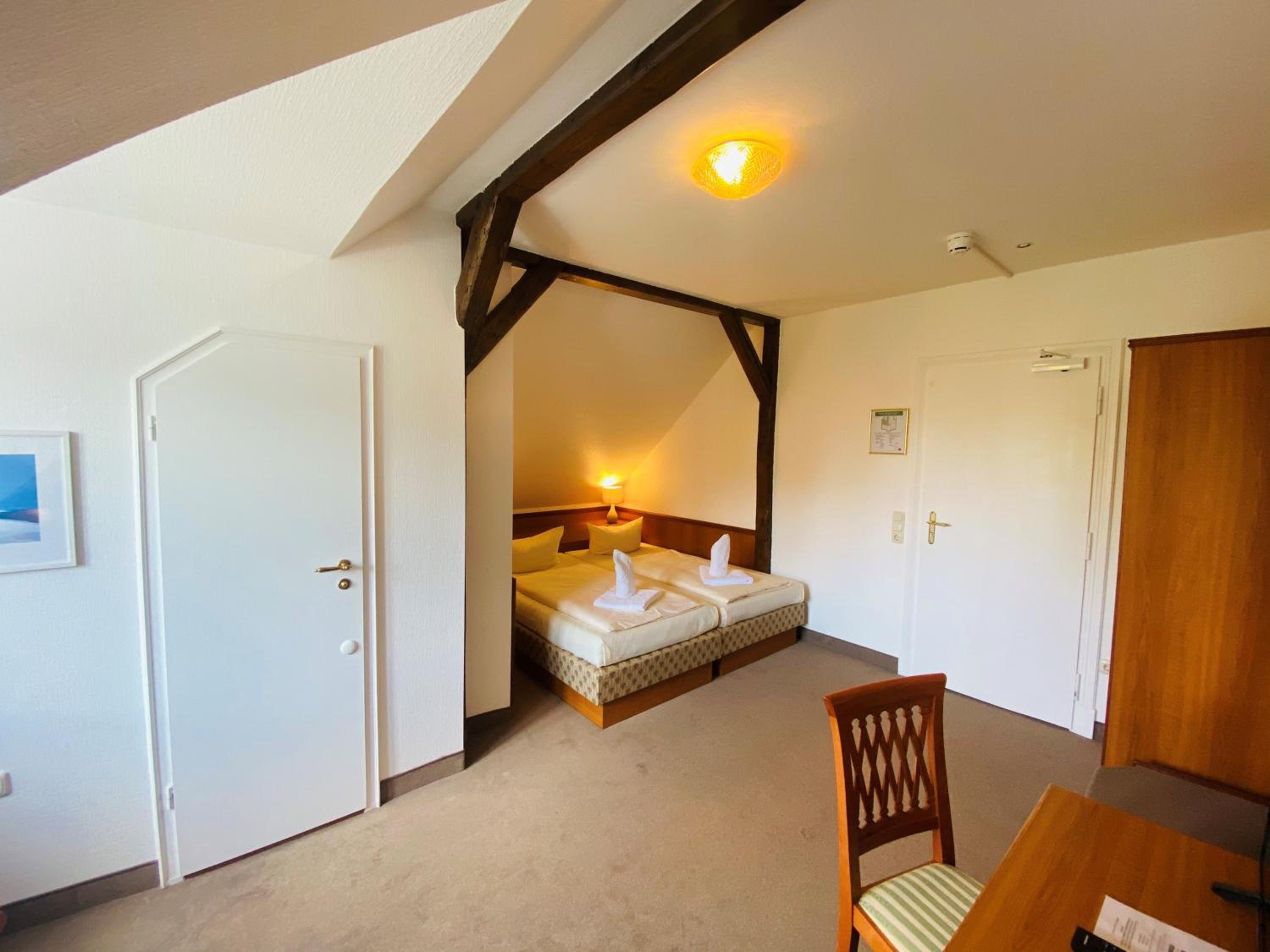 Standard Double Room - Photo 10
