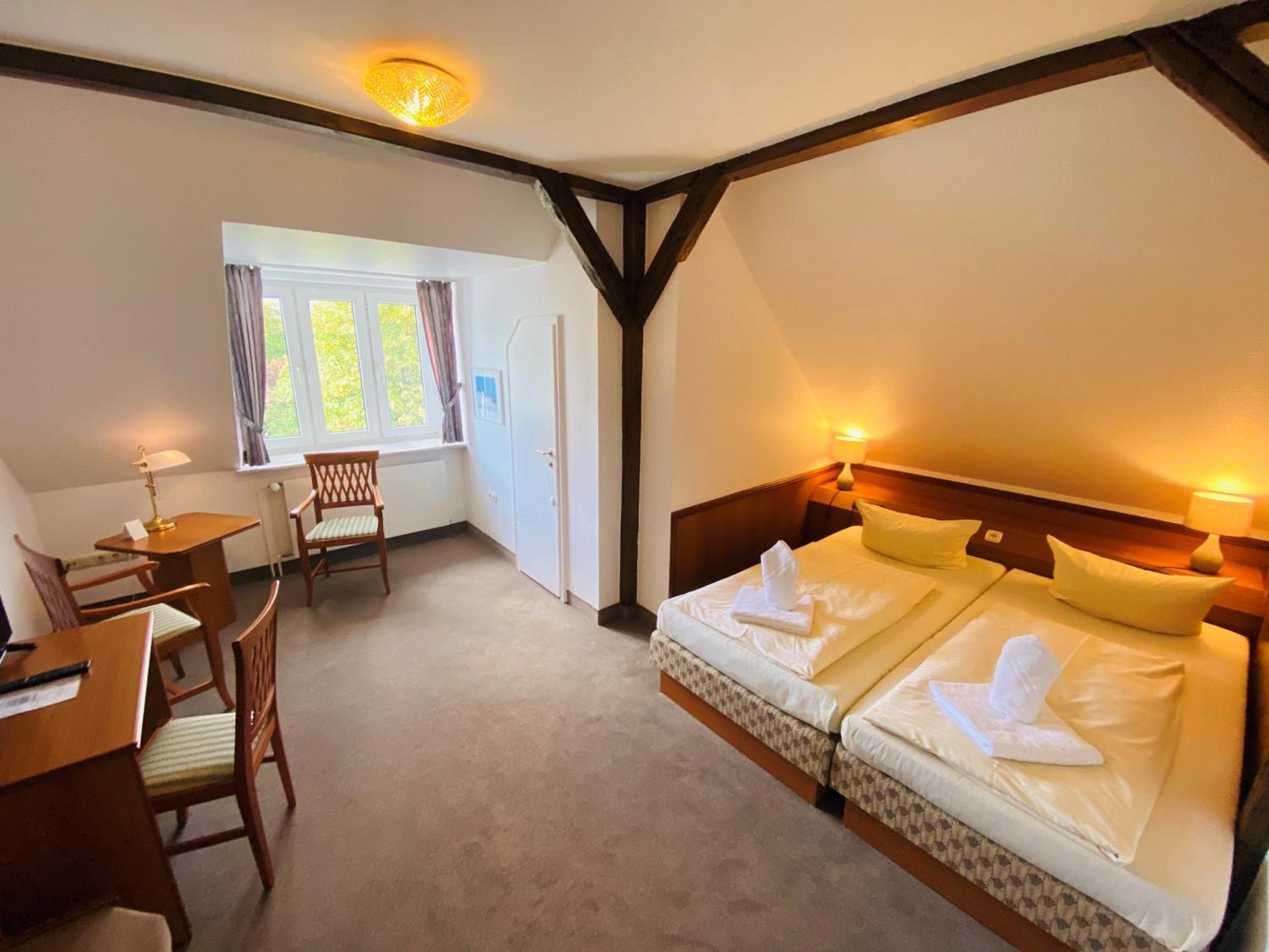 Standard Double Room - Photo 9