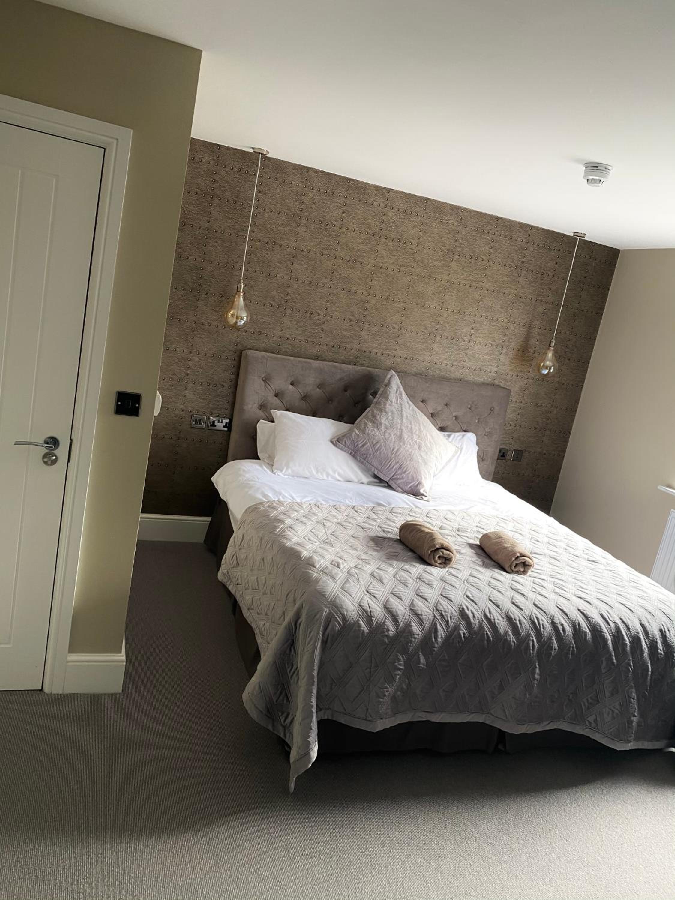 Family Room with Private Bathroom - Photo 3