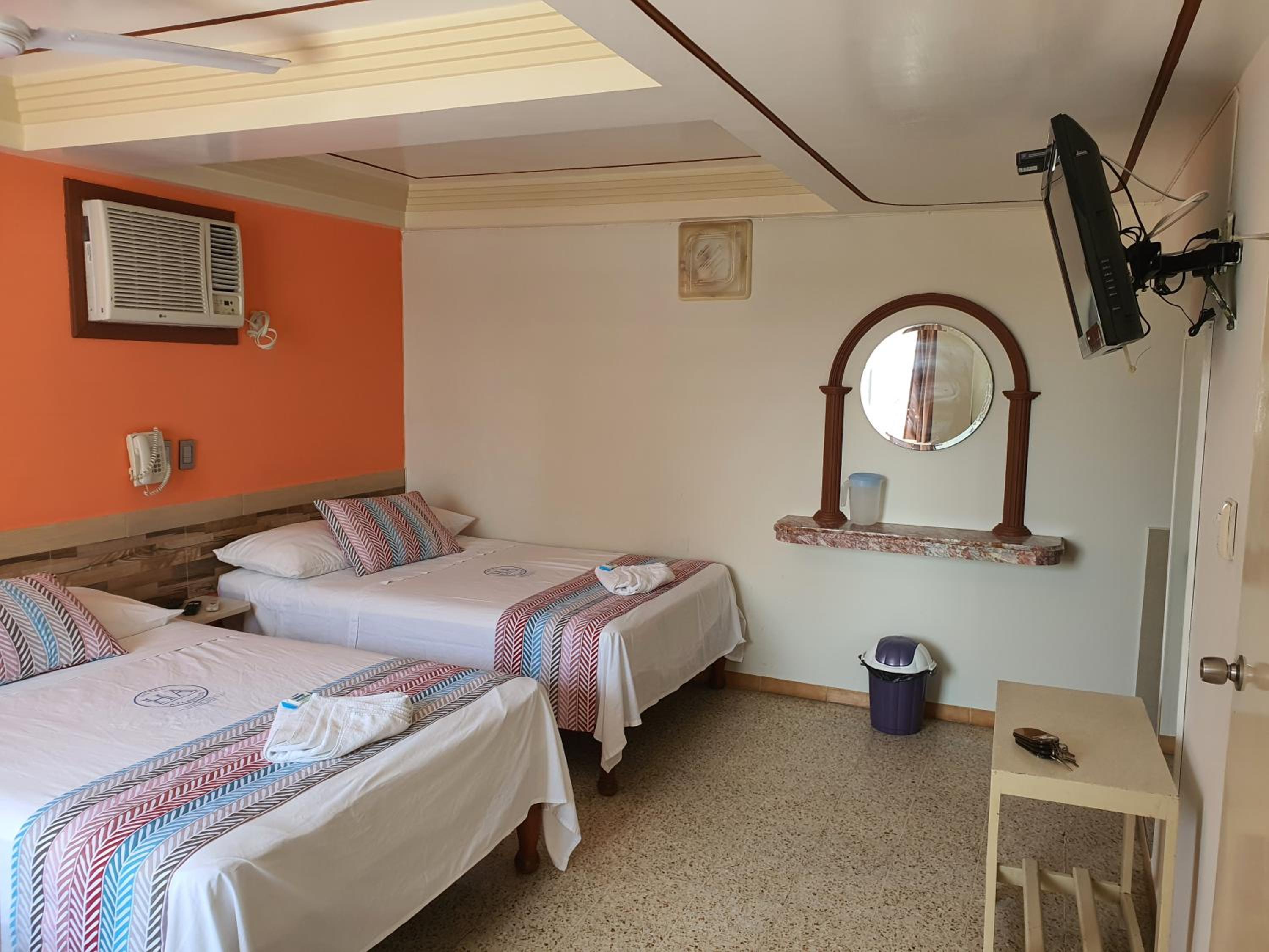 Double Room with Two Double Beds - Photo 6