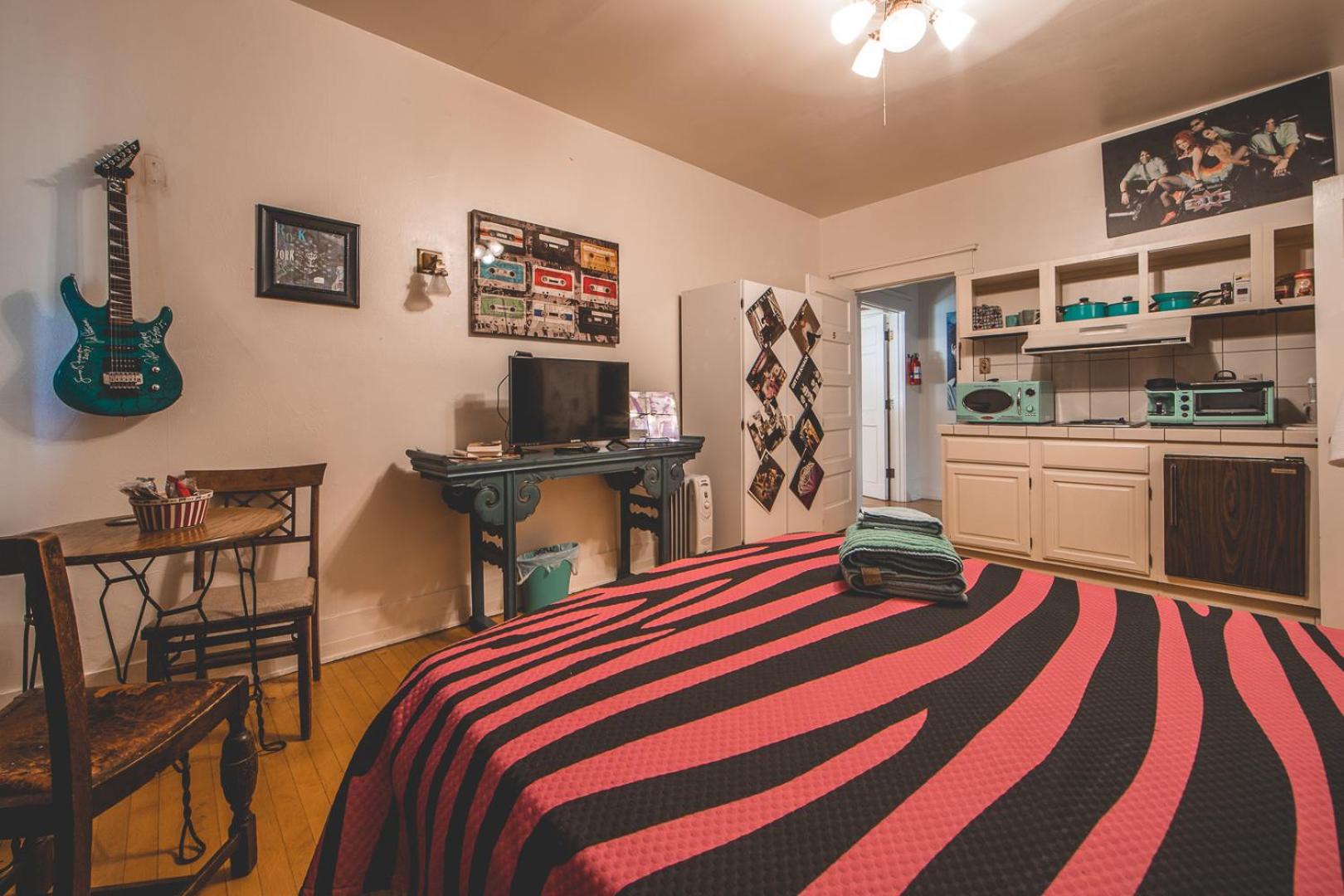 Deluxe Double Room (1 adult + 1 child) - Photo 4