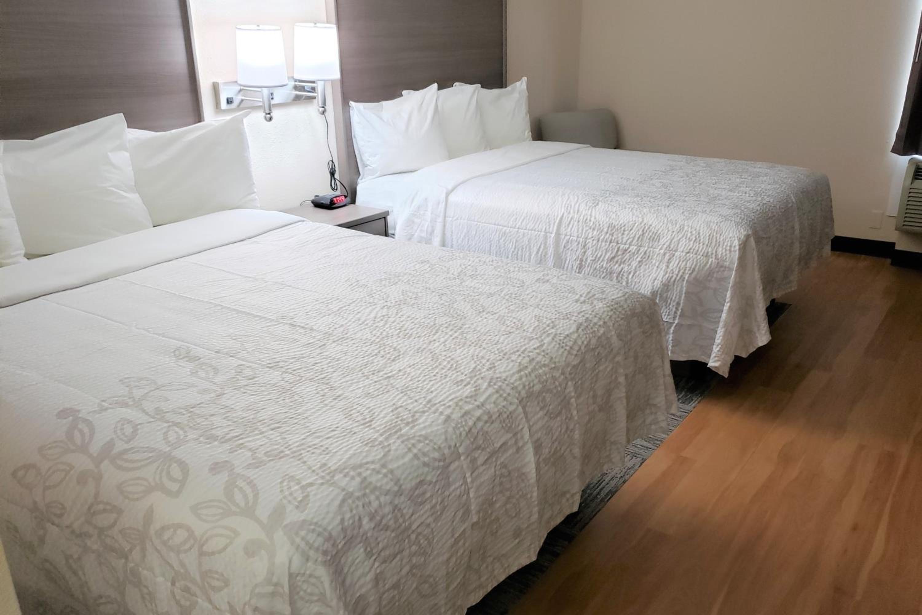  Superior Room with Two Queen Beds Non-Smoking - Photo 2