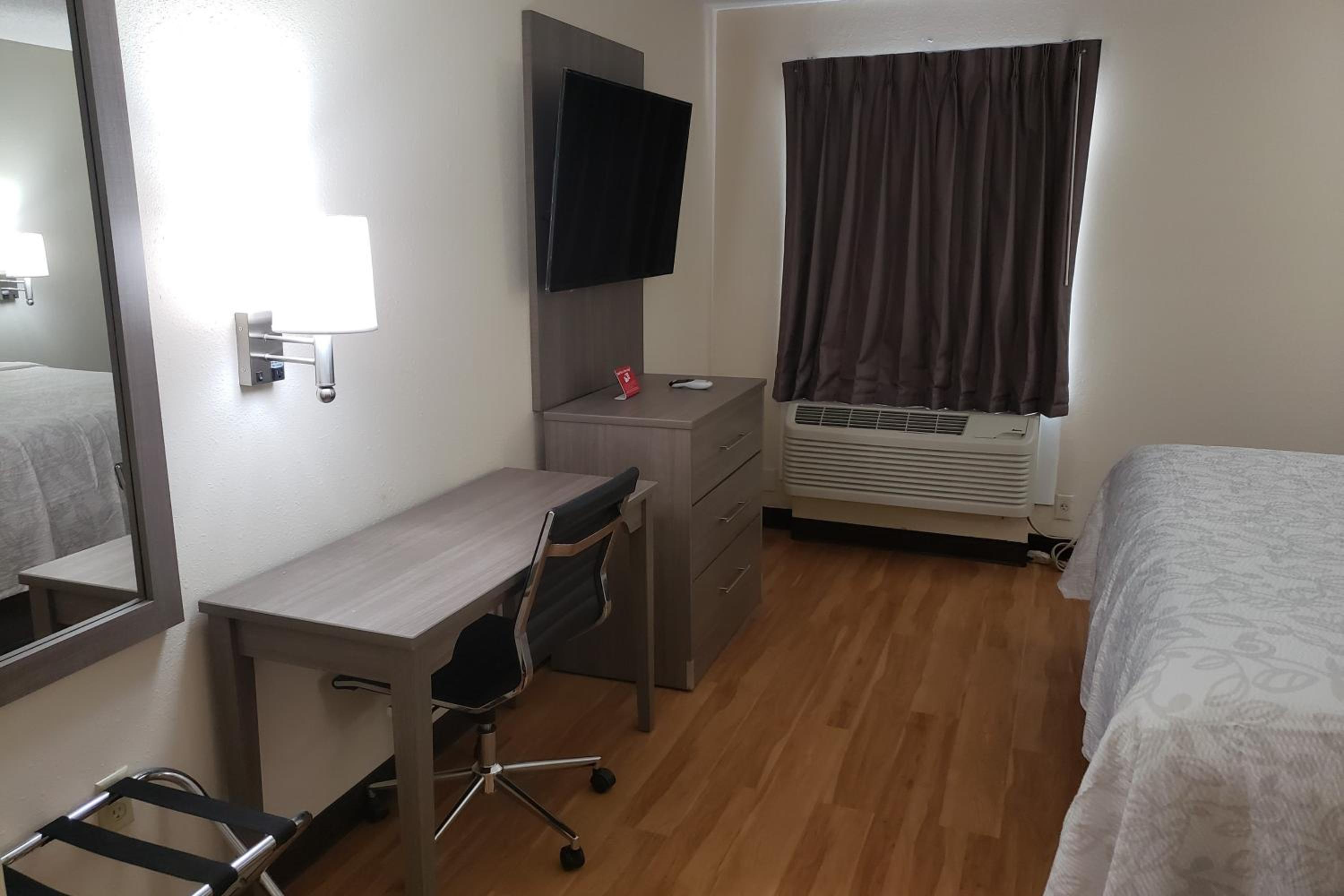  Superior Room with Two Queen Beds Non-Smoking - Photo 3