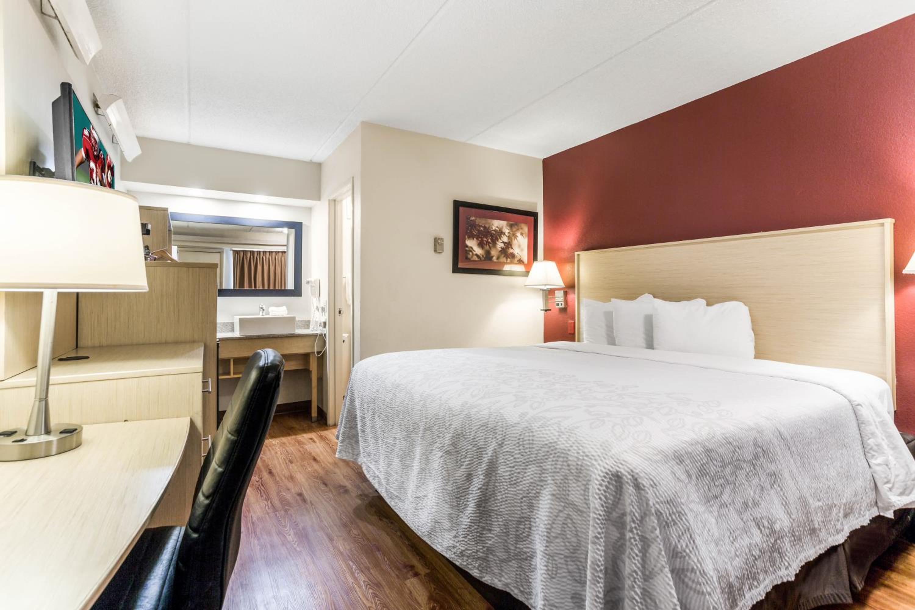  Deluxe King Room Disability Access Smoke Free - Photo 2