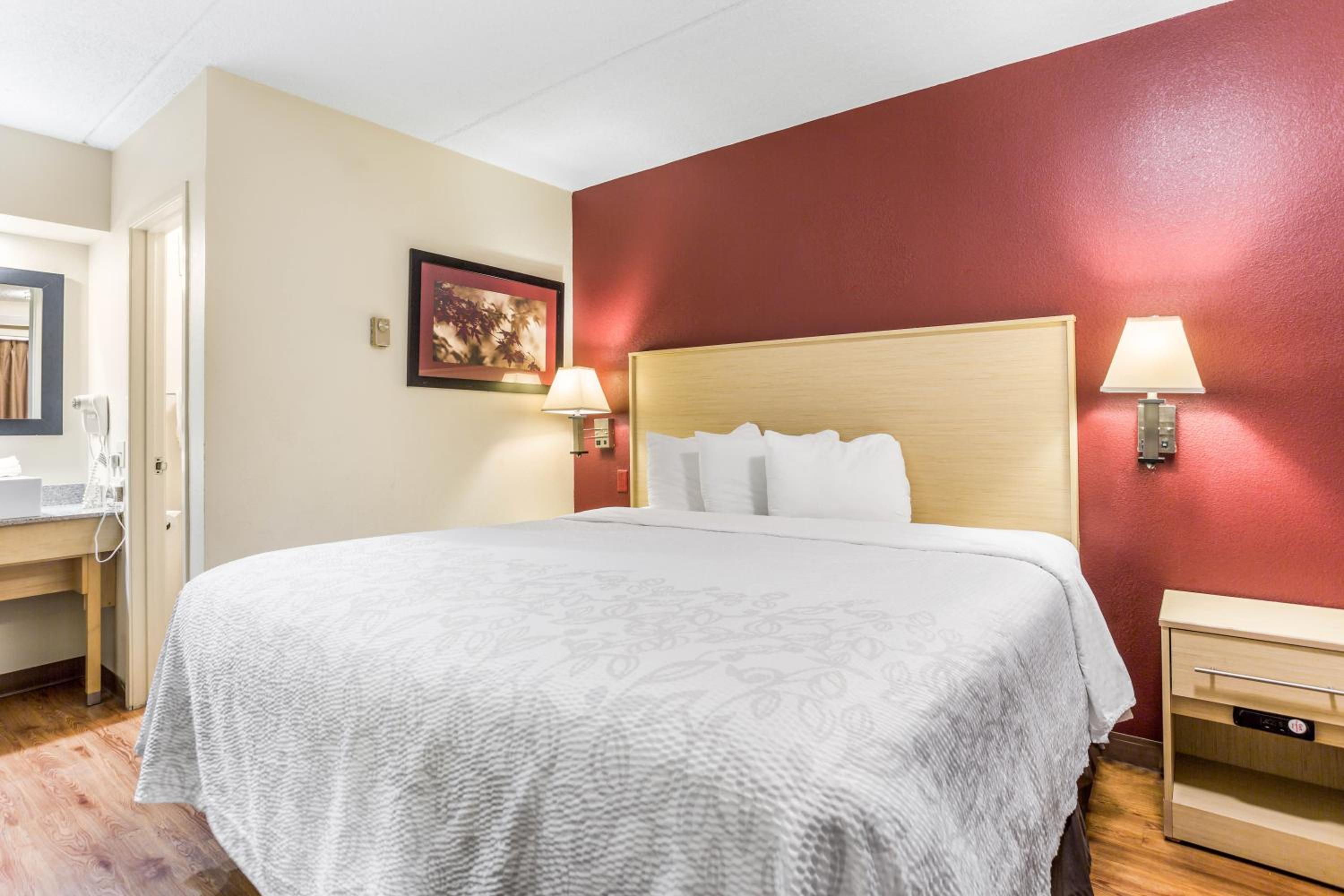  Deluxe King Room Disability Access Smoke Free - Photo 1