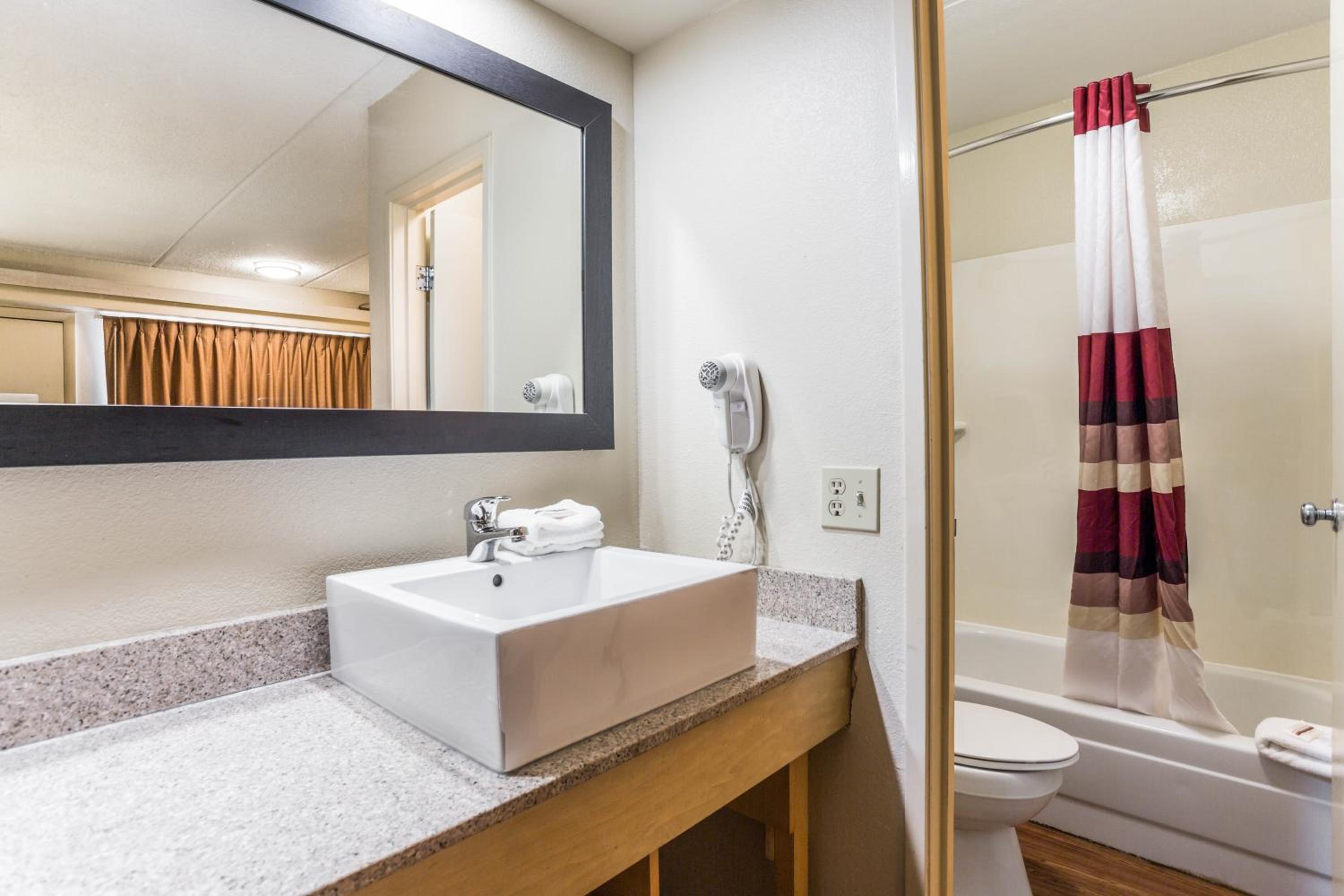 Deluxe Room with Two Double Beds Smoke Free - Photo 5