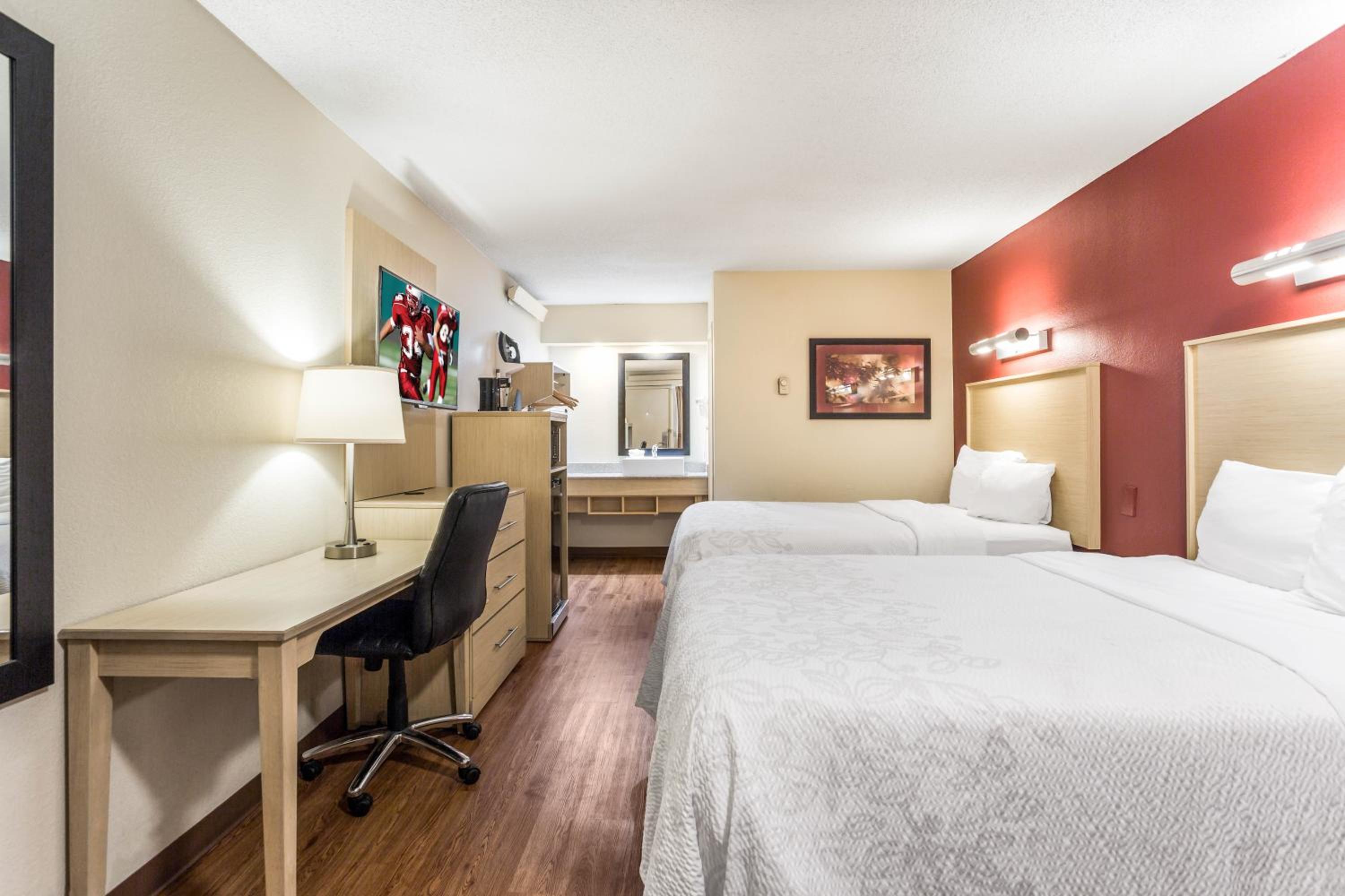 Deluxe Room with Two Double Beds Smoke Free - Photo 2