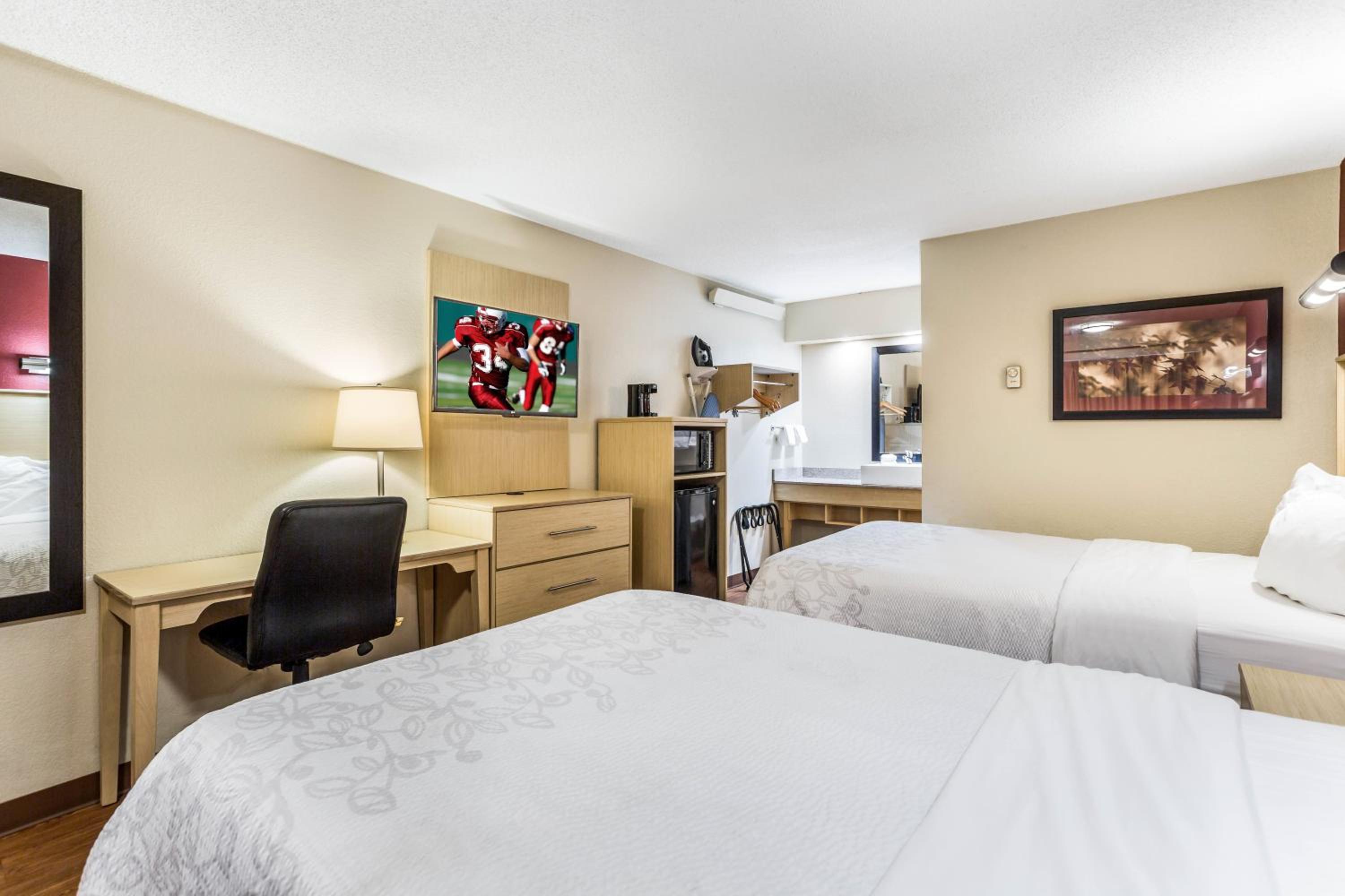 Deluxe Room with Two Double Beds Smoke Free - Photo 3