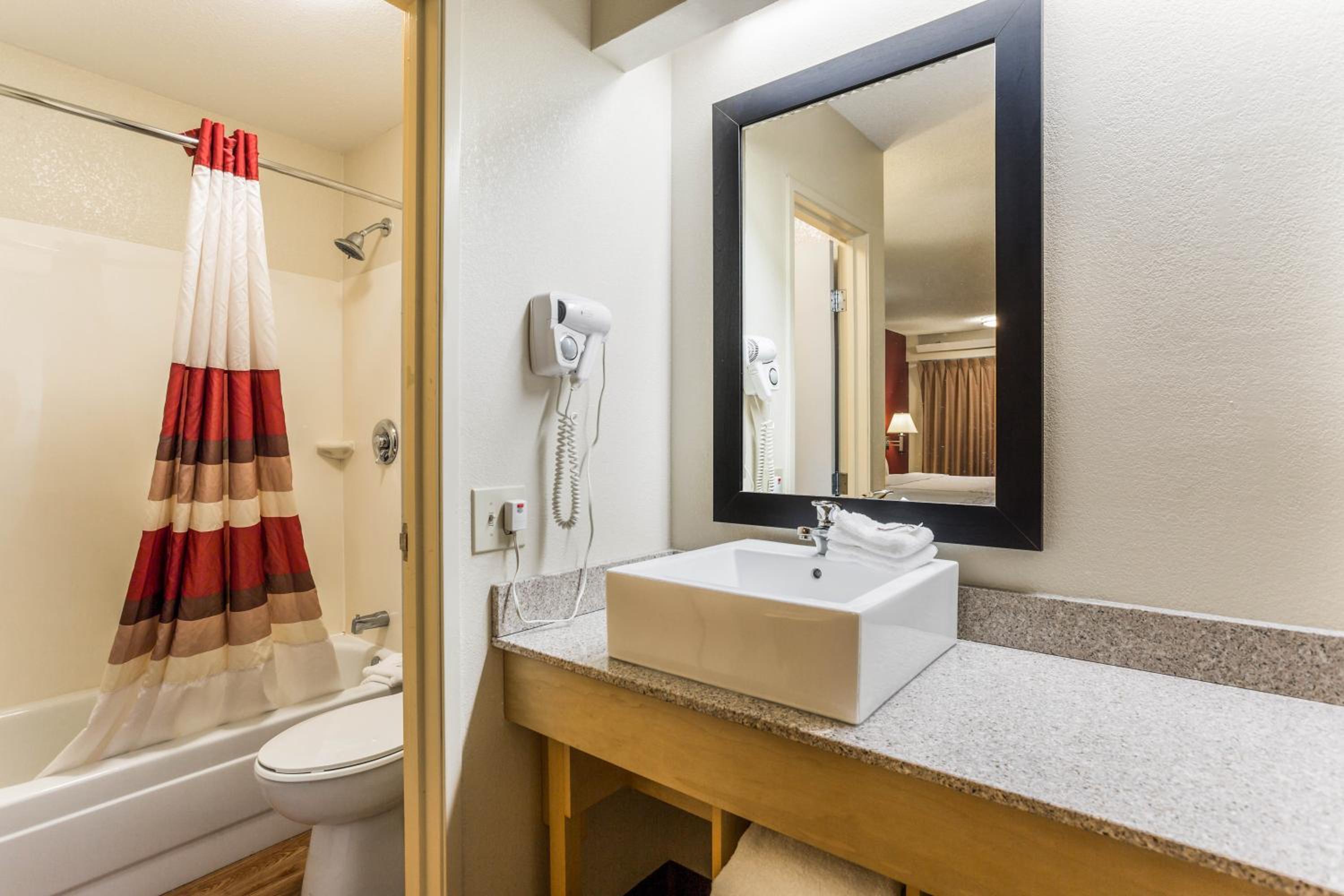 Deluxe Room with Two Double Beds Smoke Free - Photo 6