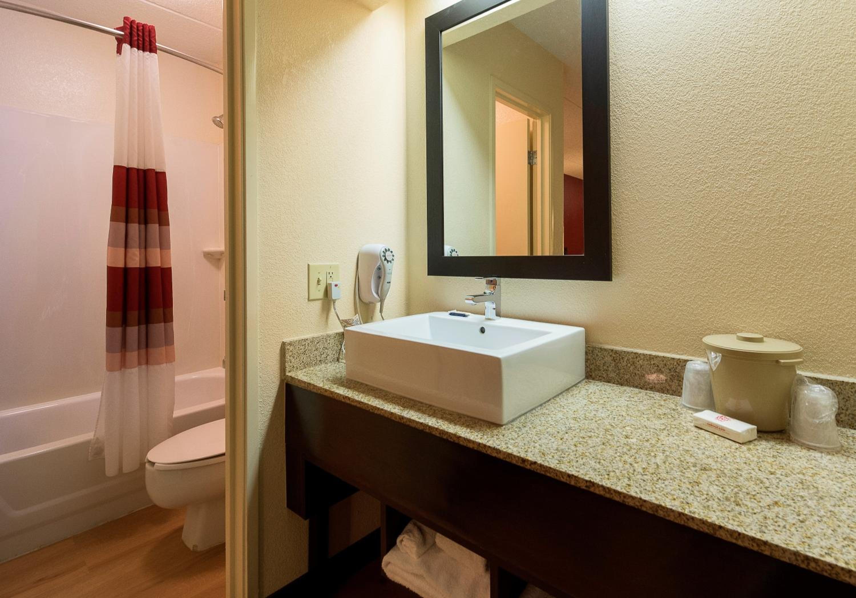 Deluxe King Room Smoke Free - Photo 3