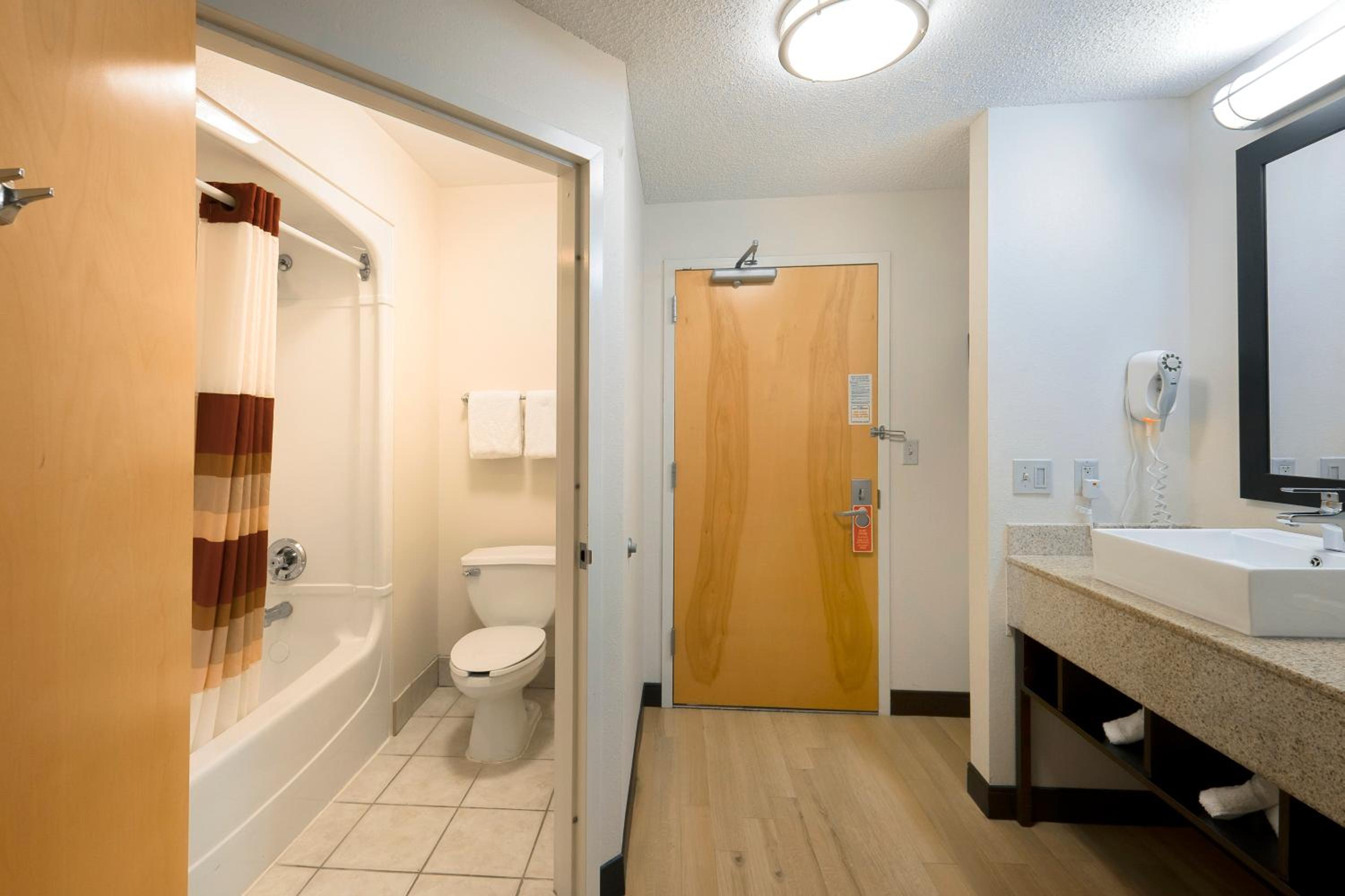 Superior King Room Smoke Free - Photo 6
