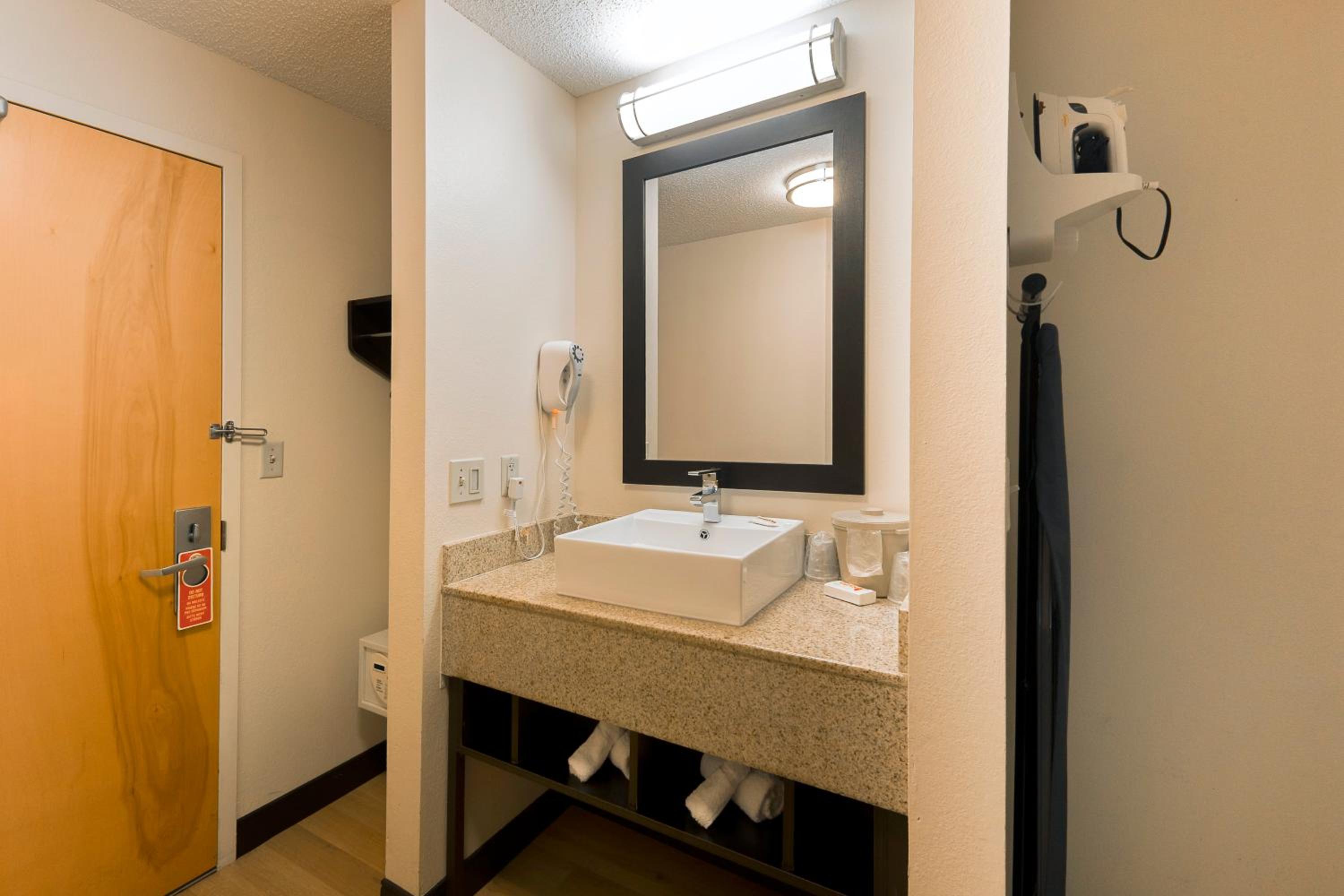 Superior King Room Smoke Free - Photo 7