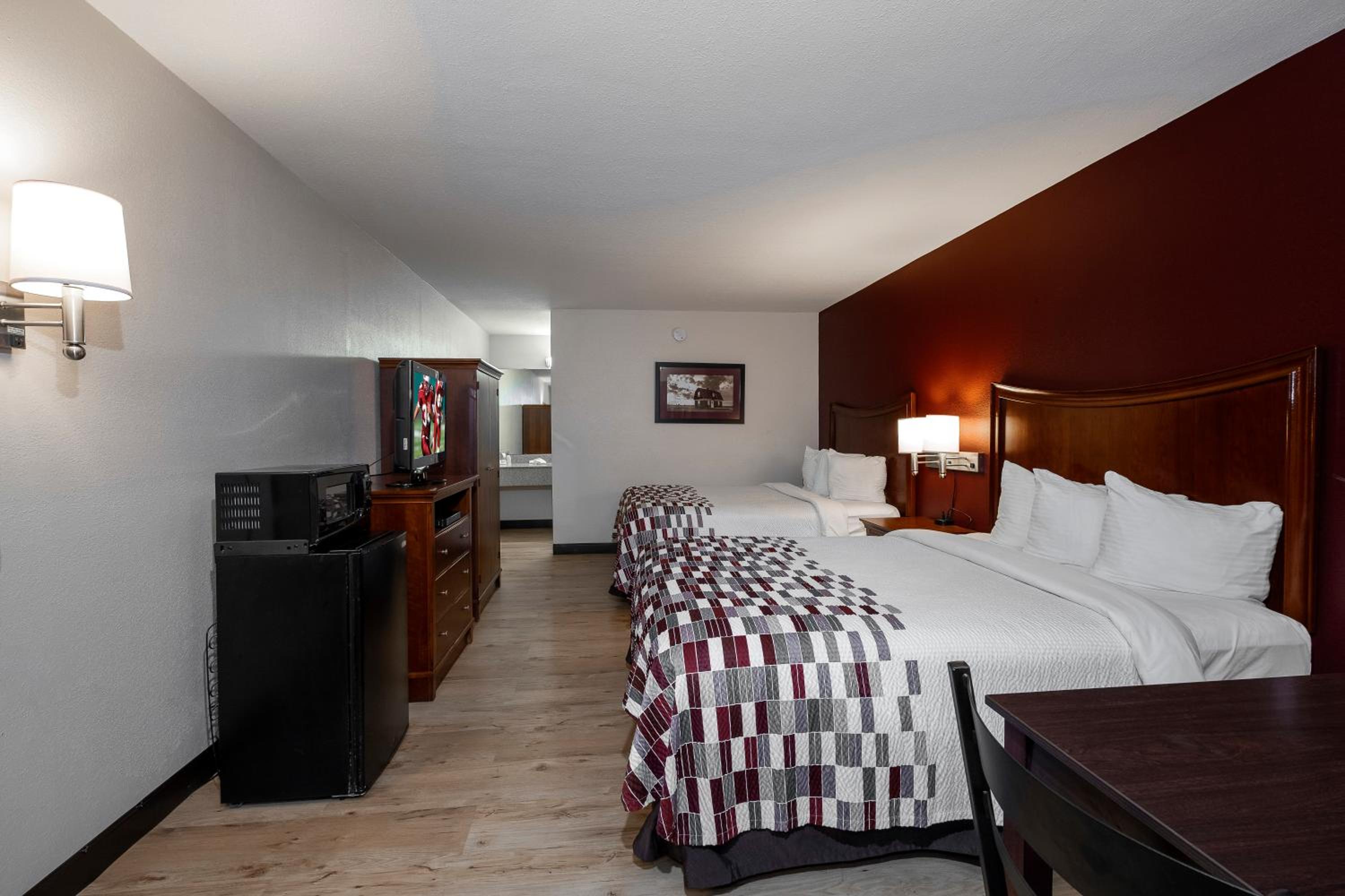 Deluxe Room with Two Queen Beds Disability Access Non-Smoking - Photo 1