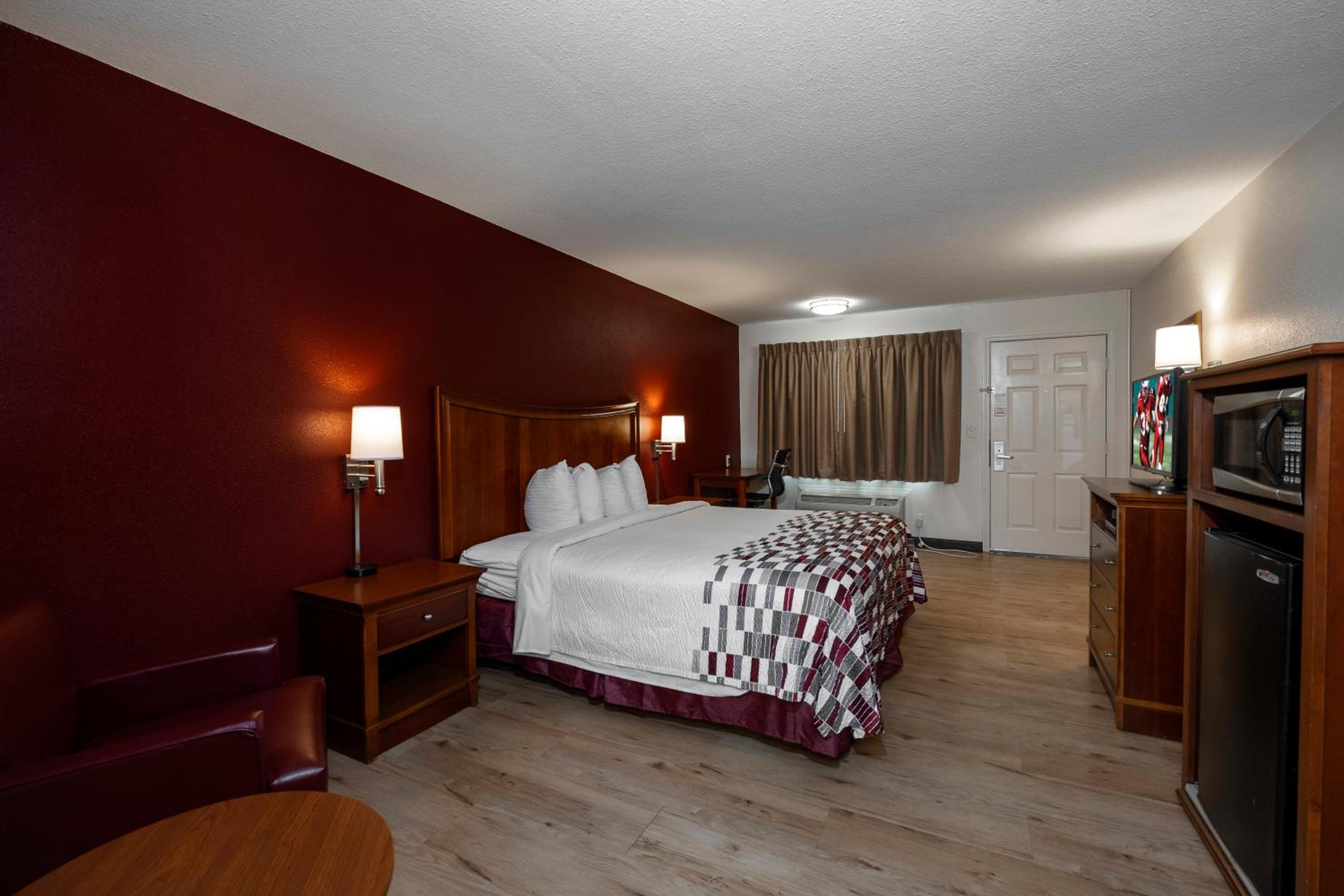 Superior King Room First Floor Non-Smoking - Photo 7