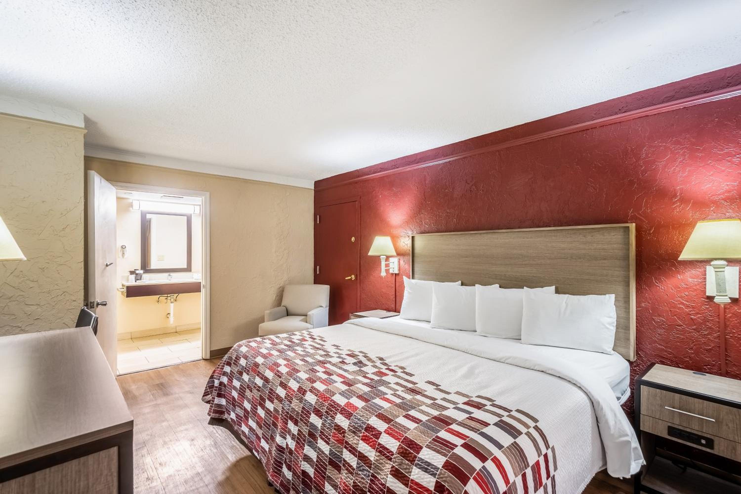 Red Roof Inn Tampa Bay - St. Petersburg, Photo 6