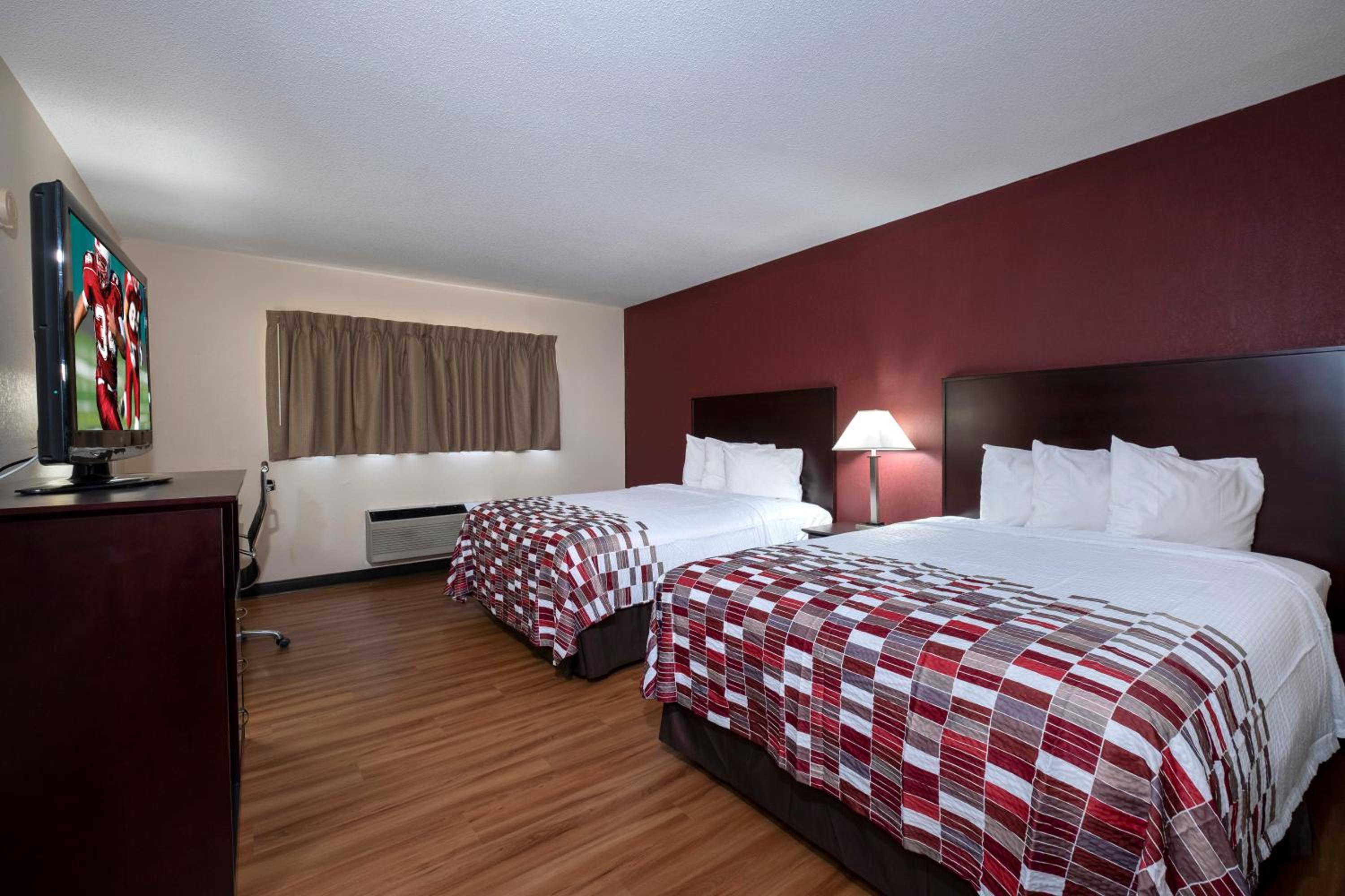 Deluxe Room with Two Queen Beds Disability Access Roll-In Shower Smoke Free photo 2