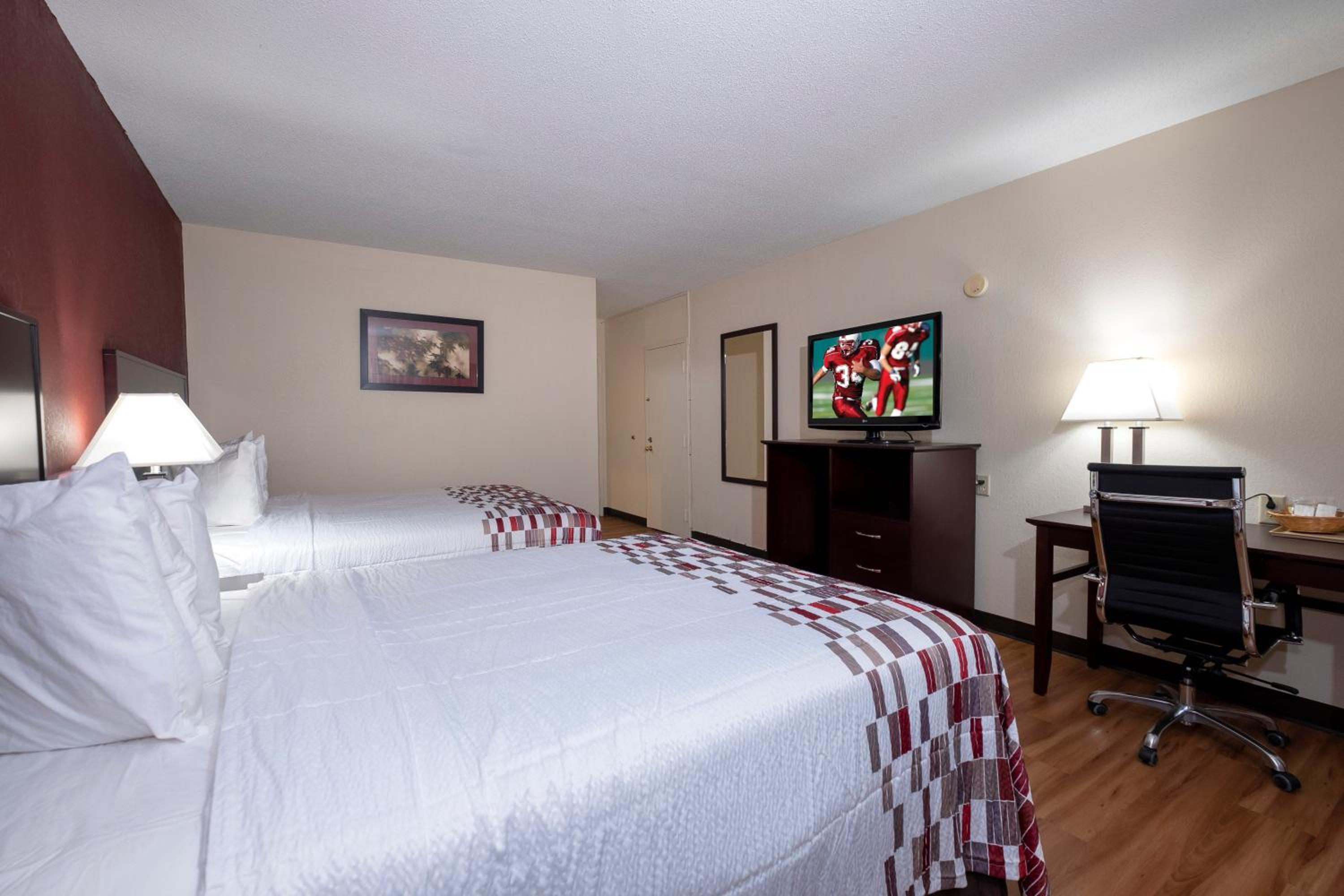 Deluxe Room with Two Queen Beds Disability Access Roll-In Shower Smoke Free photo 3